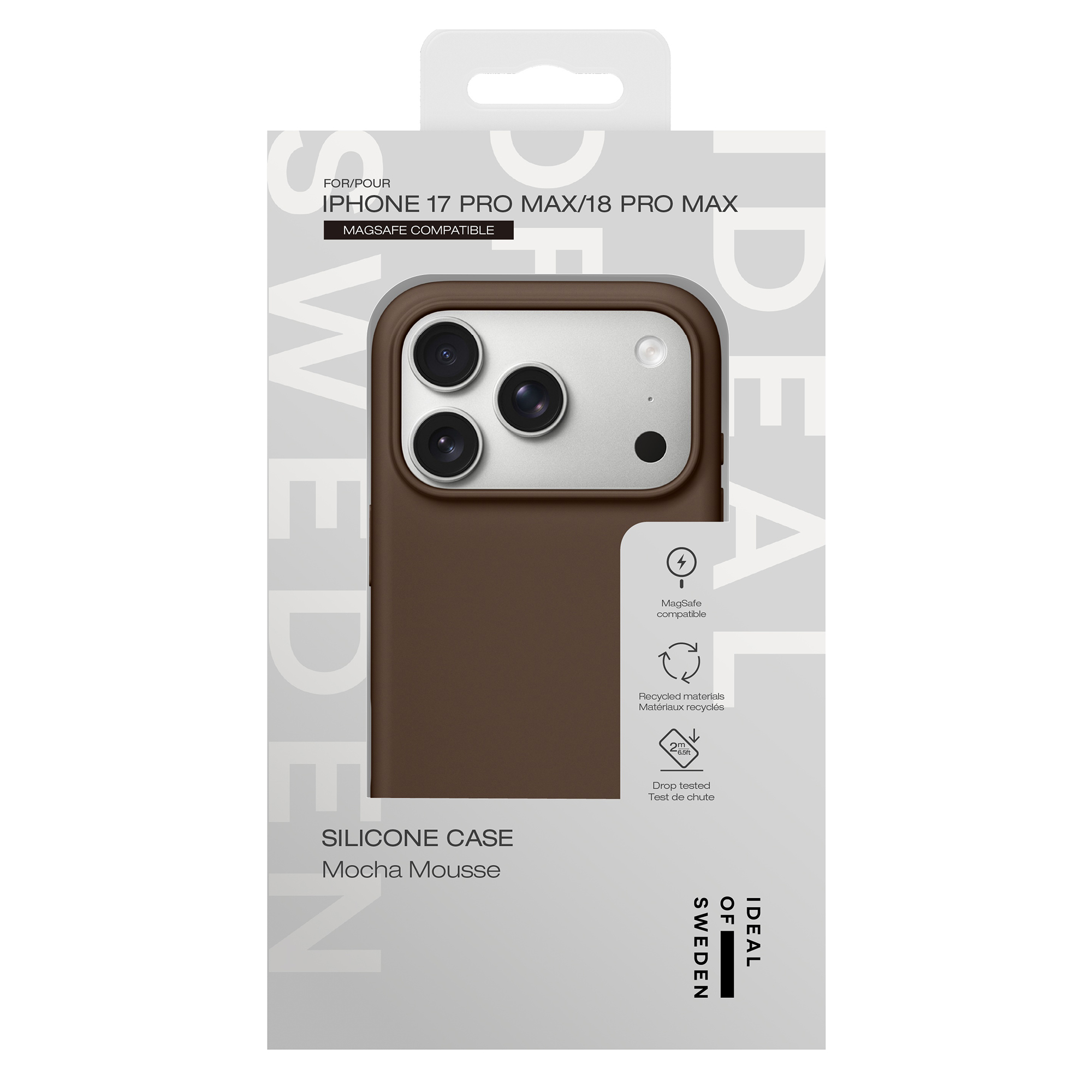 Een bruine siliconen hoes in de verpakking, gelabeld Mocha Mousse voor iPhone 17 Pro Max.