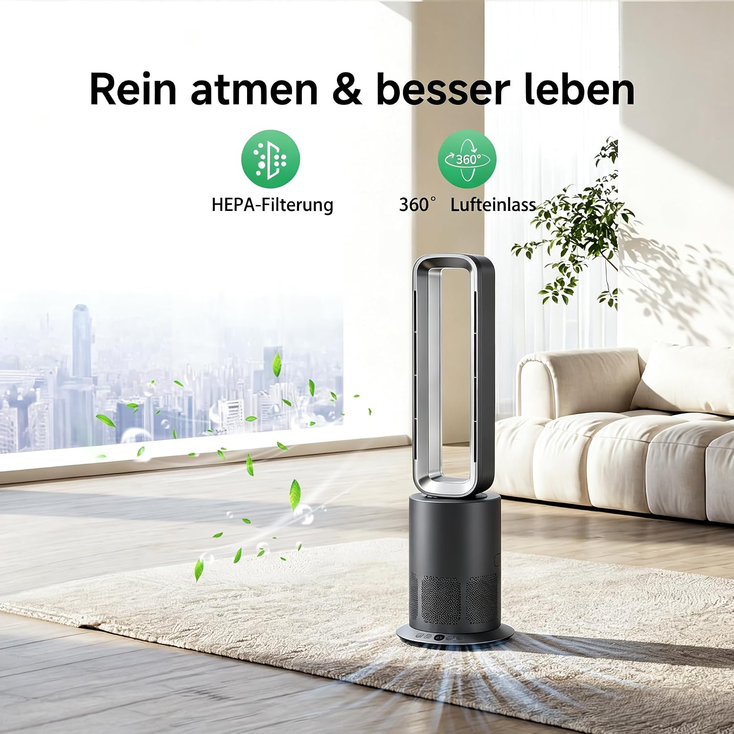 Ein schwarzer Turm-Luftreiniger auf einem Teppich in einem hellen Zimmer mit Stadtblick.