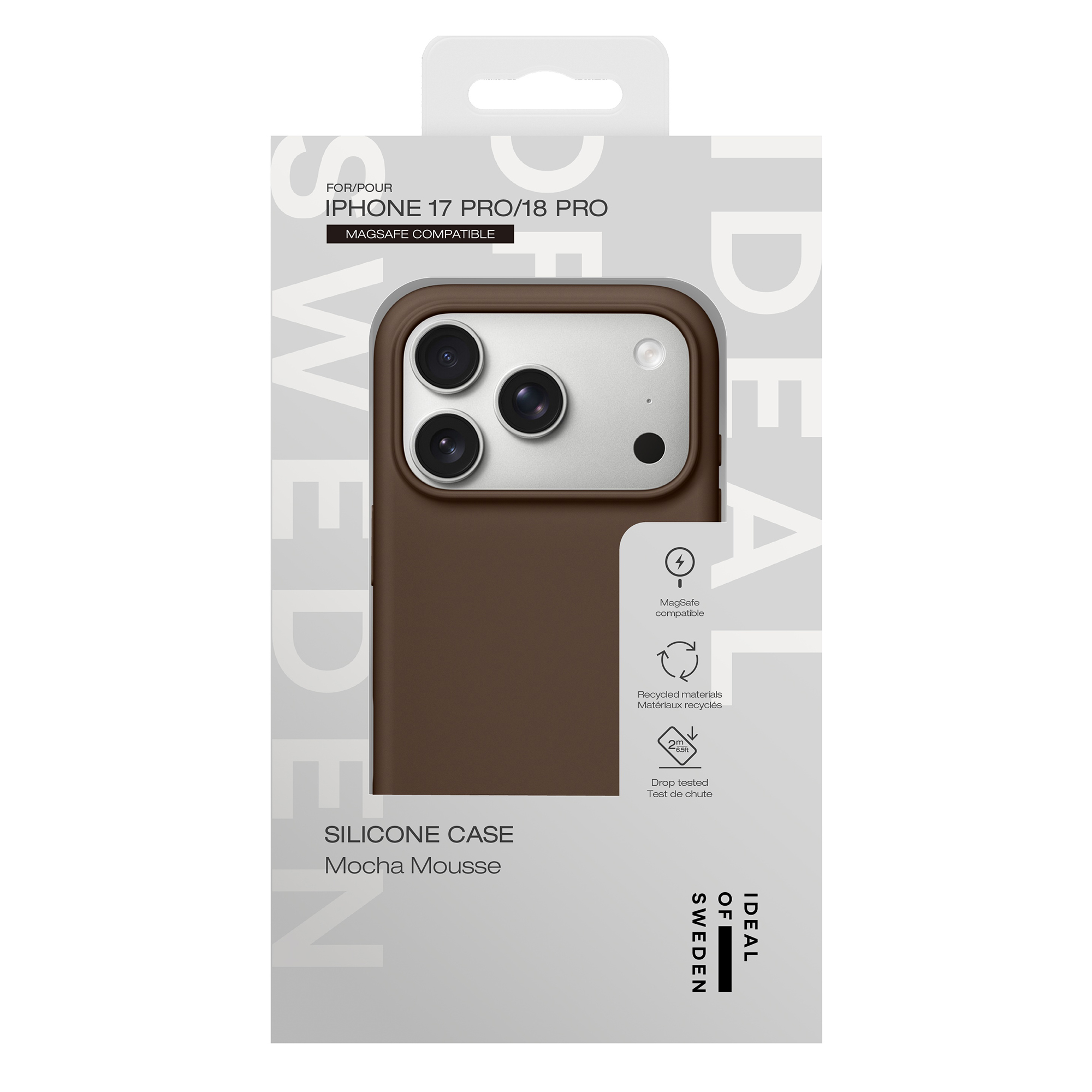 Une coque de téléphone en silicone marron mocha mousse pour iPhone 17 Pro dans son emballage.