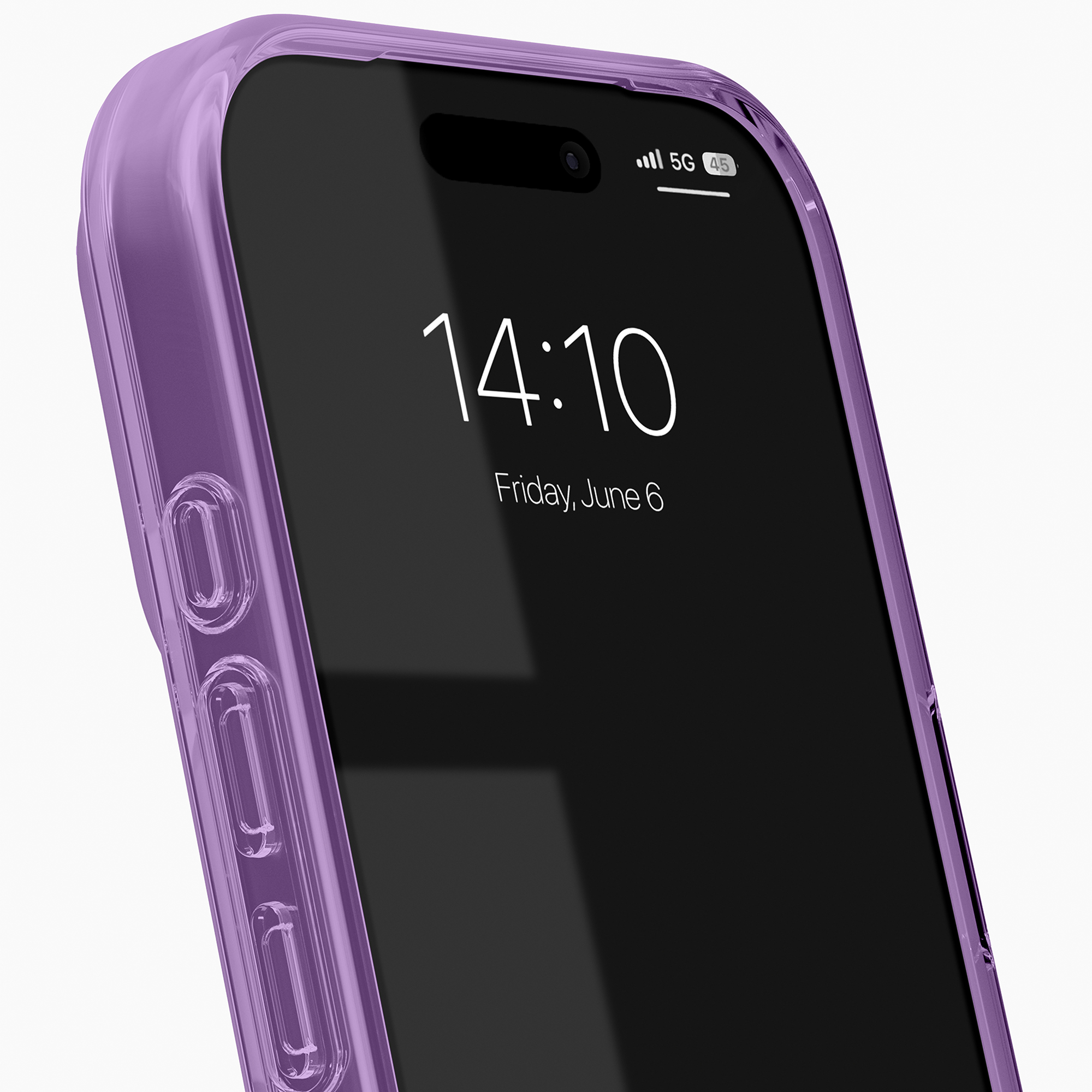 Primo piano di uno smartphone in custodia viola, con ora e data su sfondo bianco.