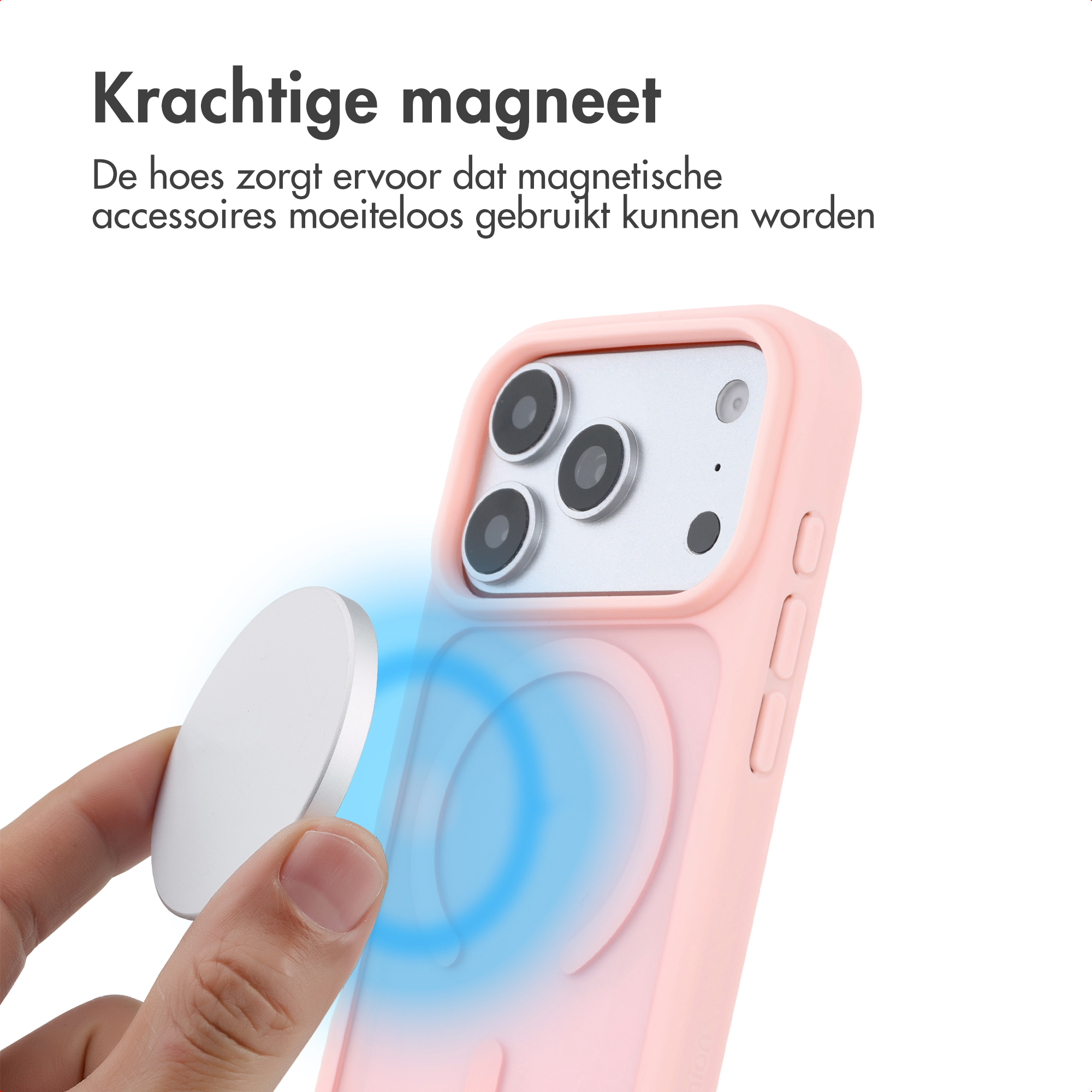 Une main tient un accessoire magnétique argenté près d'une coque de téléphone rose avec aimant intégré.