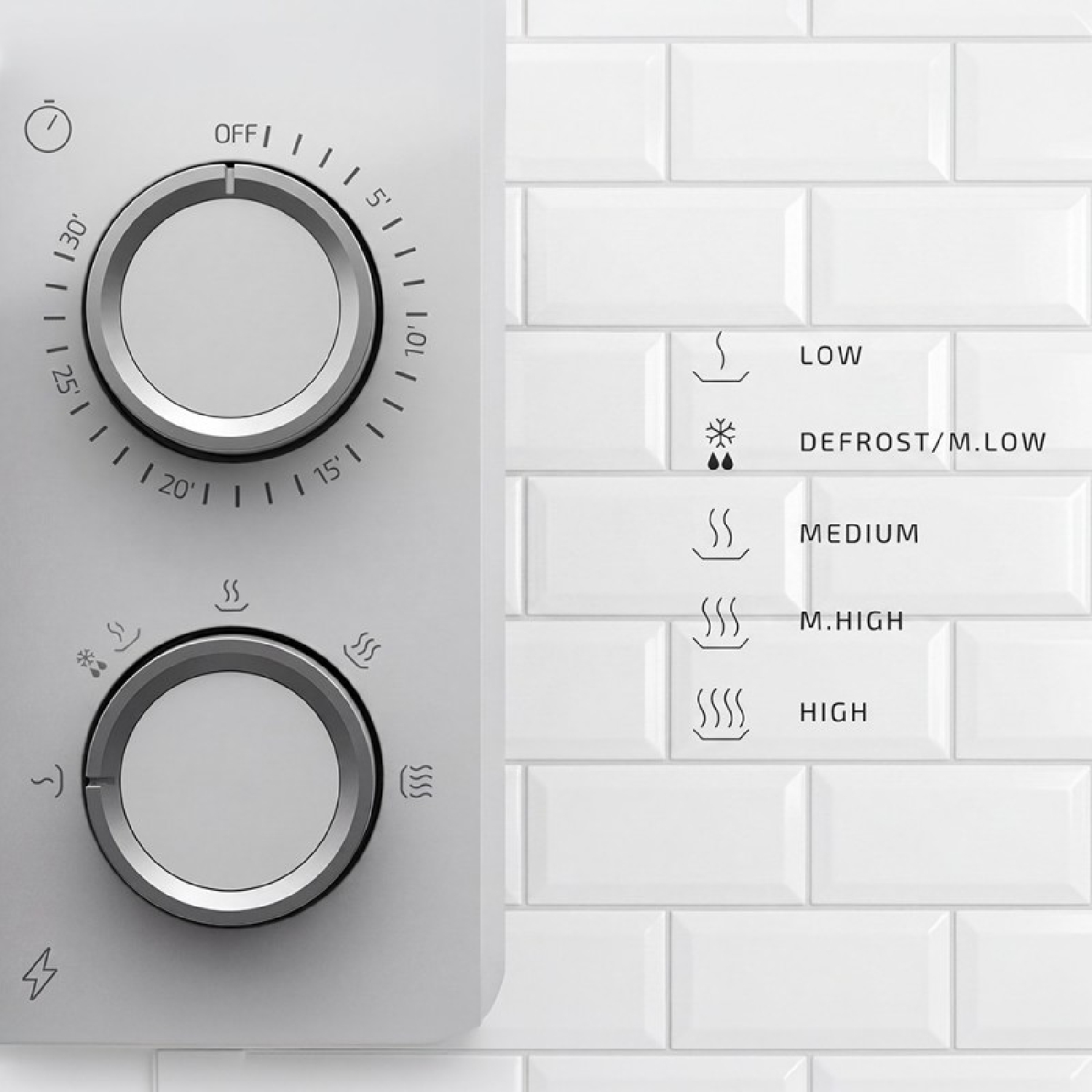 Dos mandos giratorios plateados y símbolos de nivel de potencia en una pared de azulejos blancos.