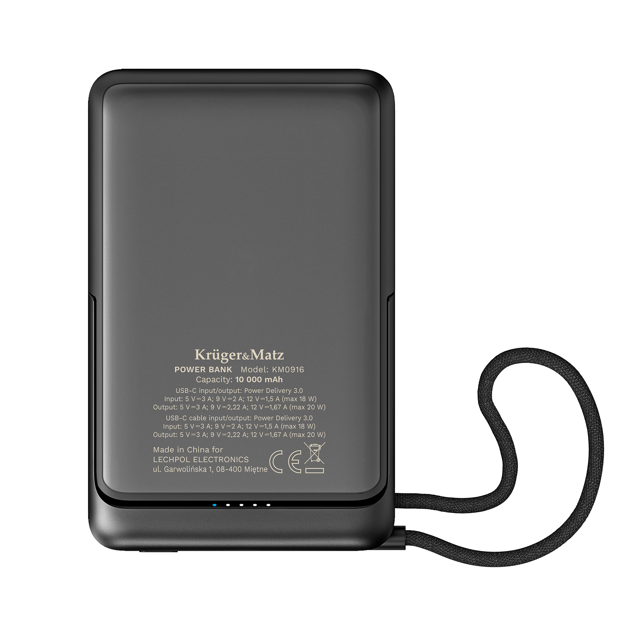 Czarny powerbank Kruger&Matz o pojemności 10 000 mAh ze smyczą ładującą na czarnym tle.