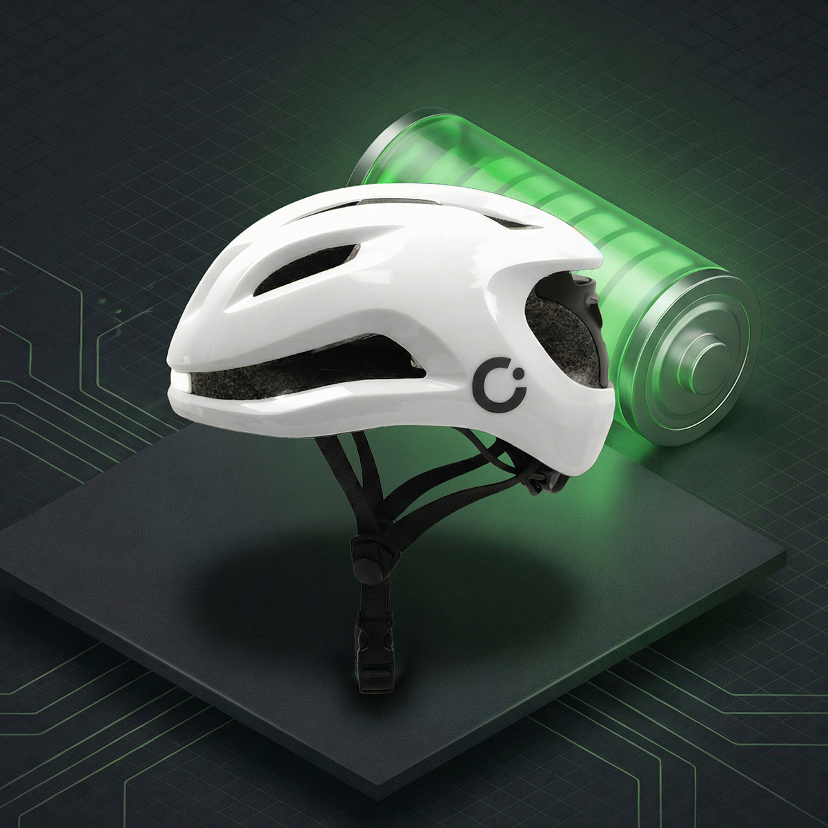 Un casco de bicicleta blanco sobre un pedestal oscuro con una batería verde brillante al fondo.