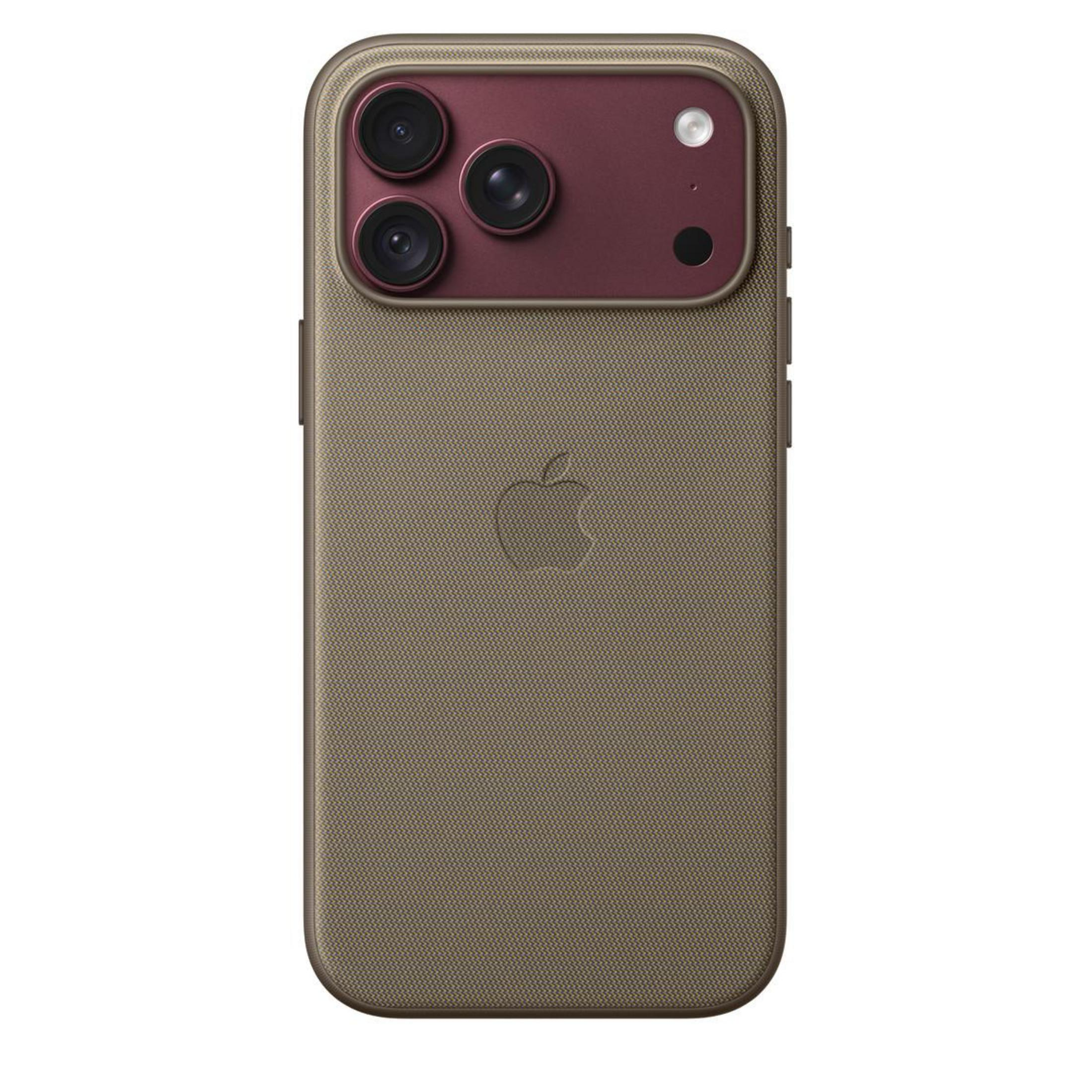 Dos d'un smartphone avec coque en tissu beige, logo Apple et triple appareil photo dans un module rouge.