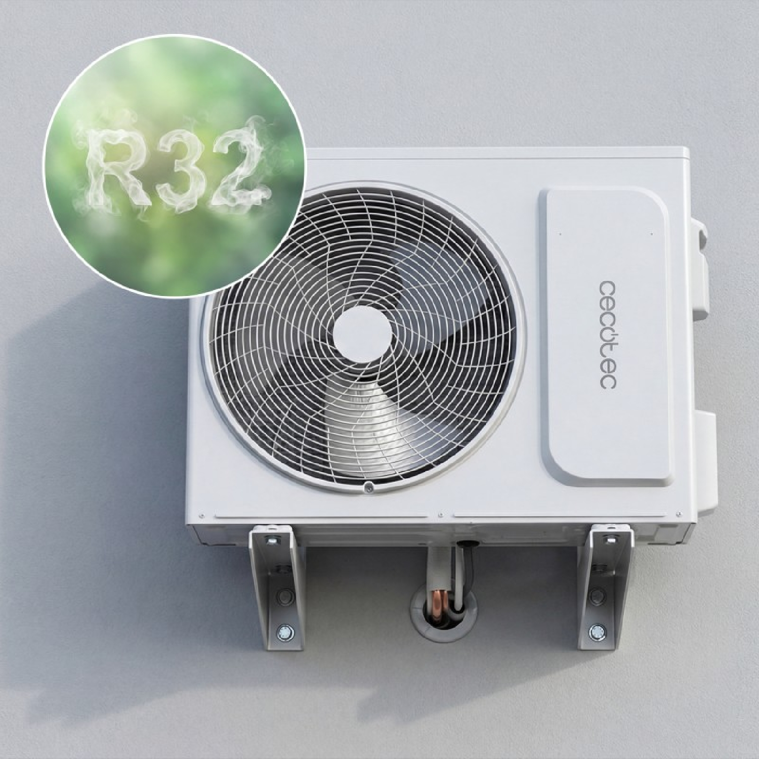 Unidad de aire acondicionado blanca Cecotec en la pared con icono R32.