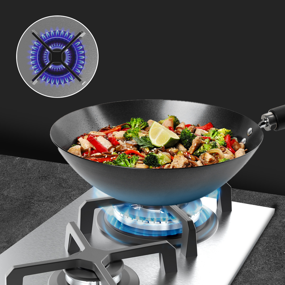 Un wok con verduras, pollo y lima sobre una estufa de gas encendida, con una vista superior de la llama azul en un círculo.