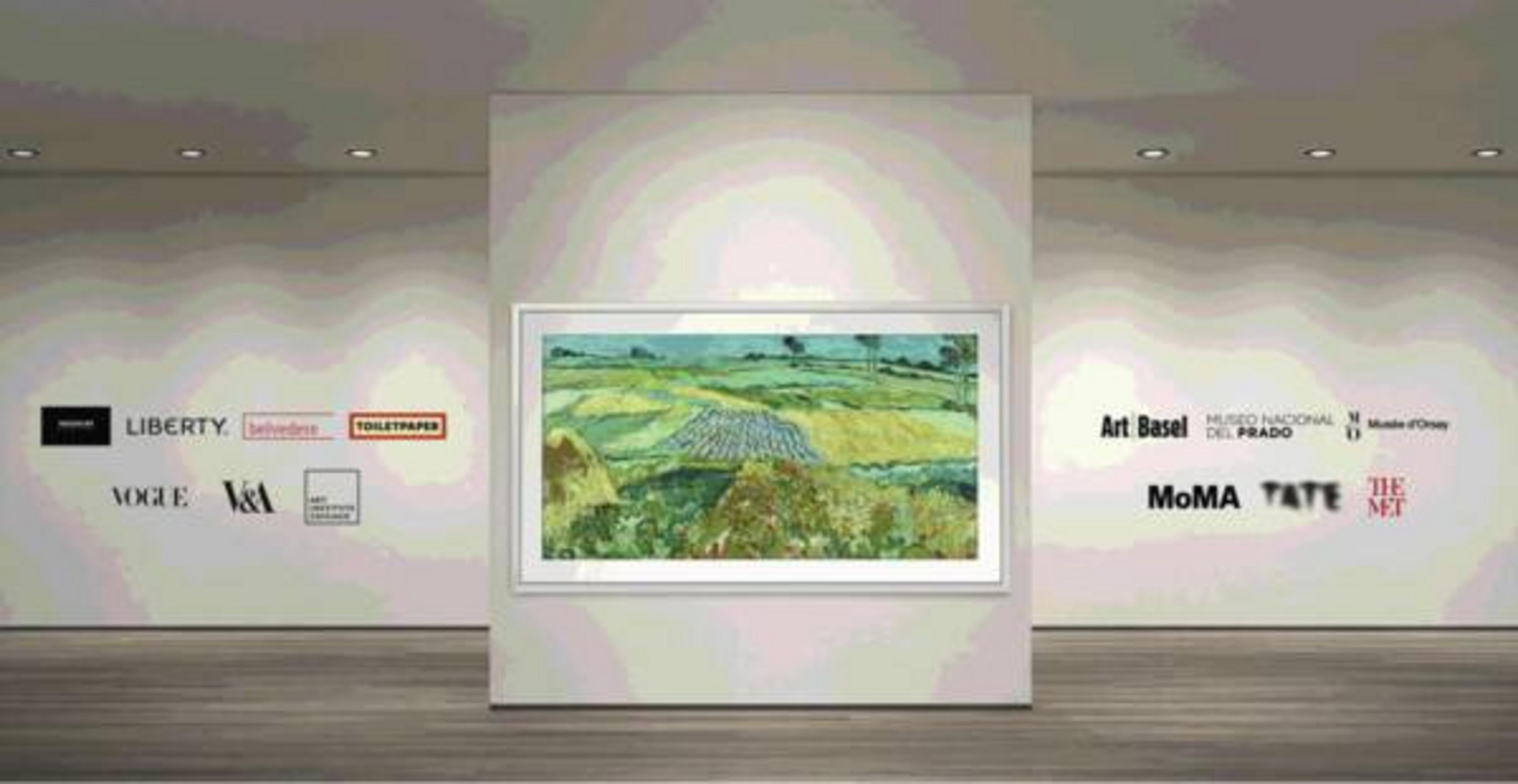 Une galerie d'art affichant une peinture de paysage sur le pilier central et des logos de musées sur les murs latéraux.