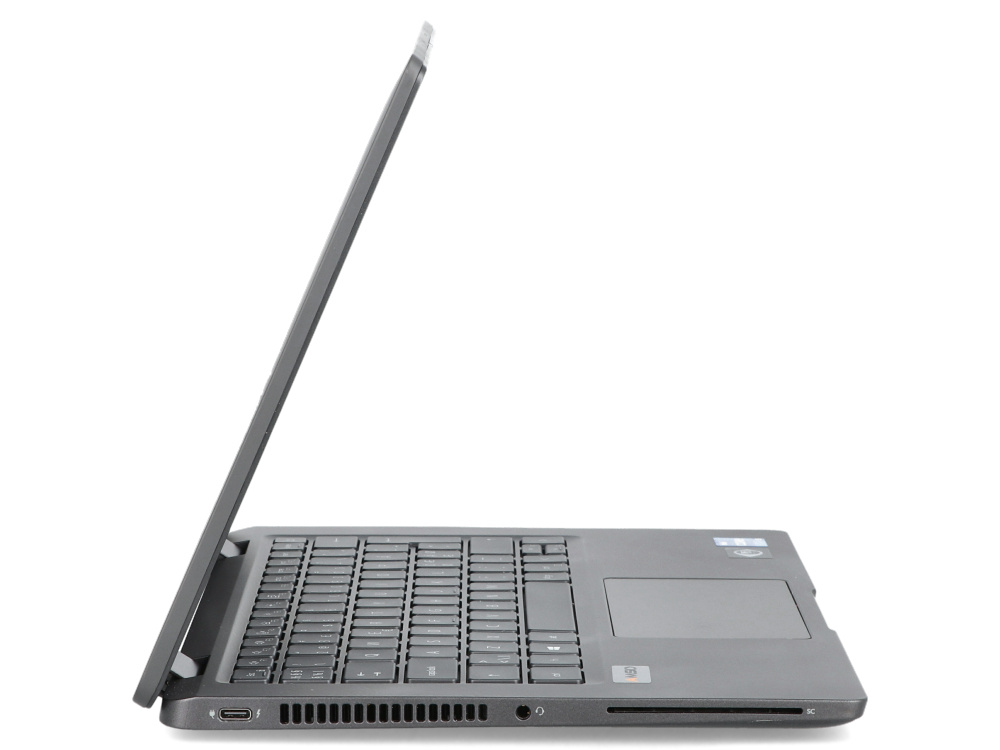 Widok z boku ciemnego laptopa z widoczną klawiaturą, touchpadem i portami na białym tle.