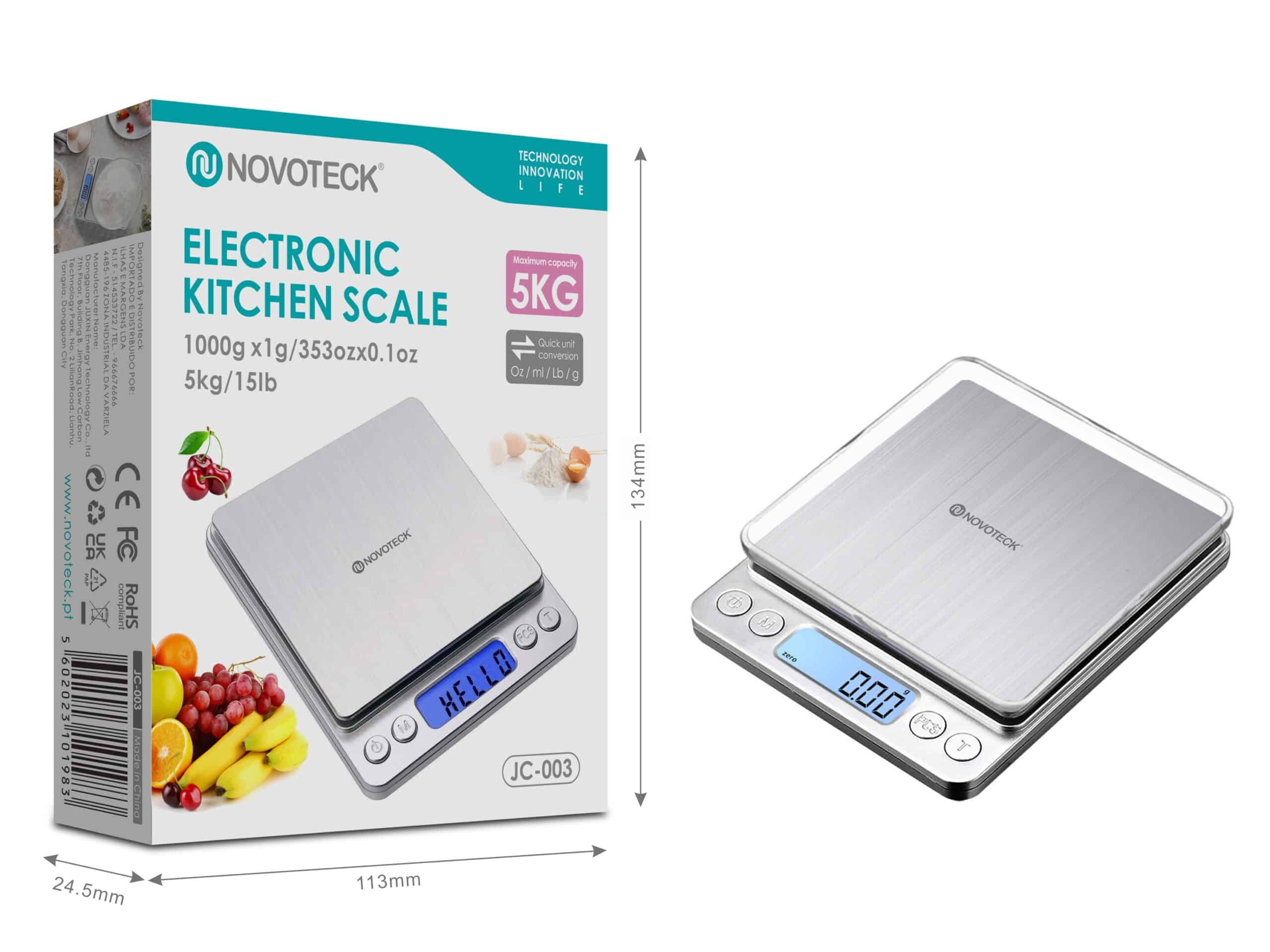 Balanza de cocina digital Novoteck con plataforma de acero inoxidable y pantalla LCD azul junto a su caja.