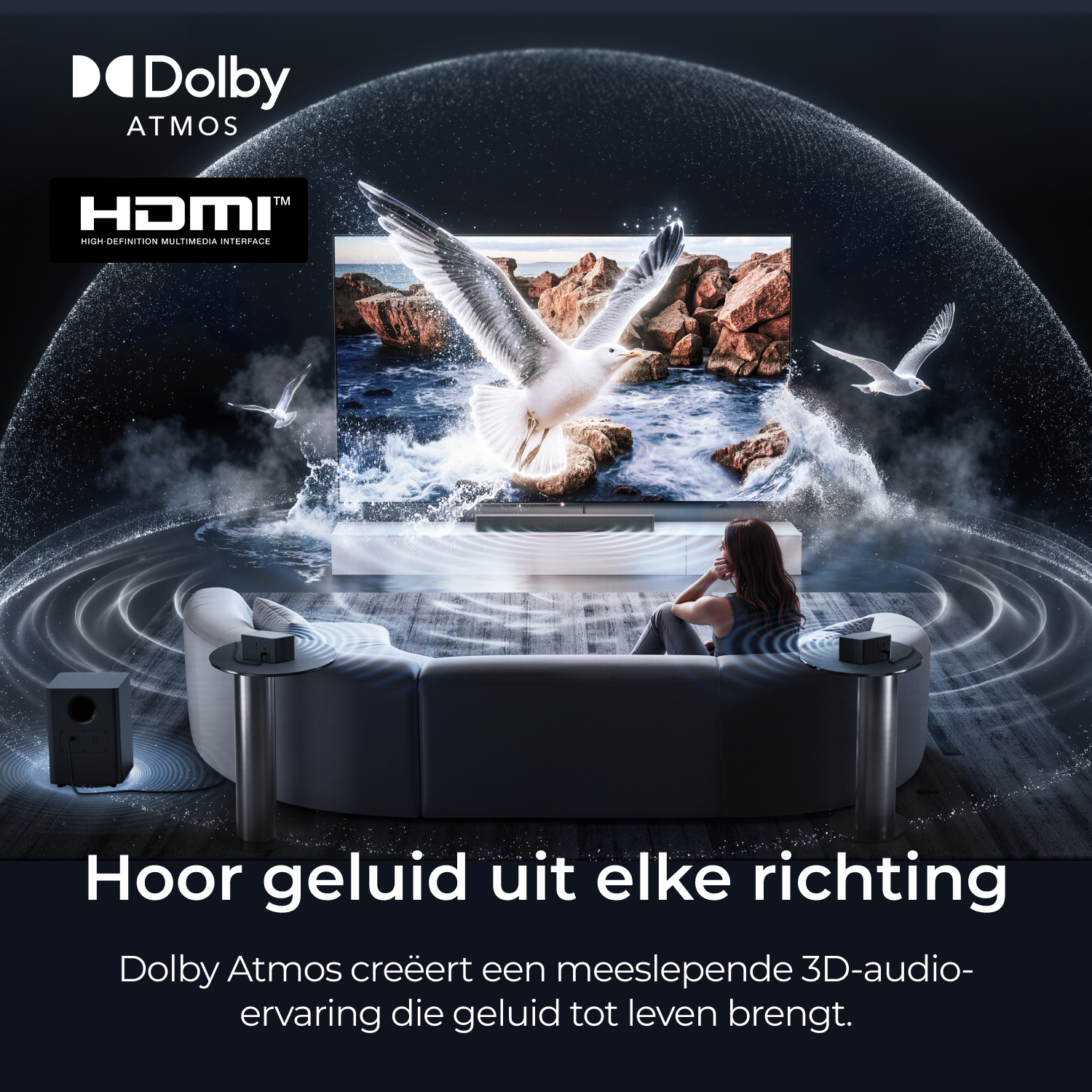 Une femme regarde la télé avec des mouettes et des ondes sonores Dolby Atmos.