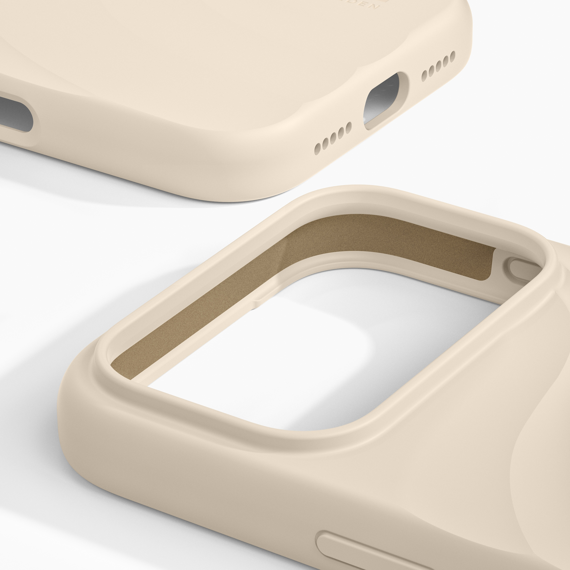 Beige telefoonhoesje met zachte fluwelen voering op een witte achtergrond.