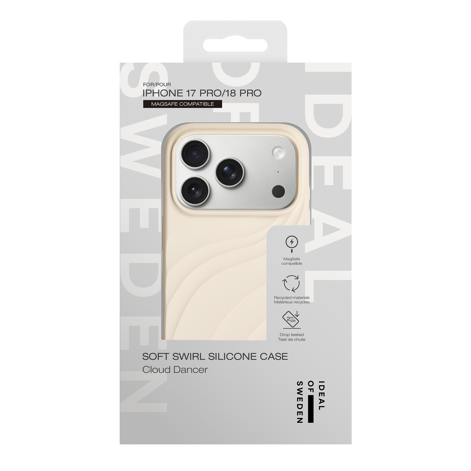 Een beige siliconen telefoonhoesje in verpakking met het label iPhone 17 Pro/18 Pro en Ideal of Sweden.