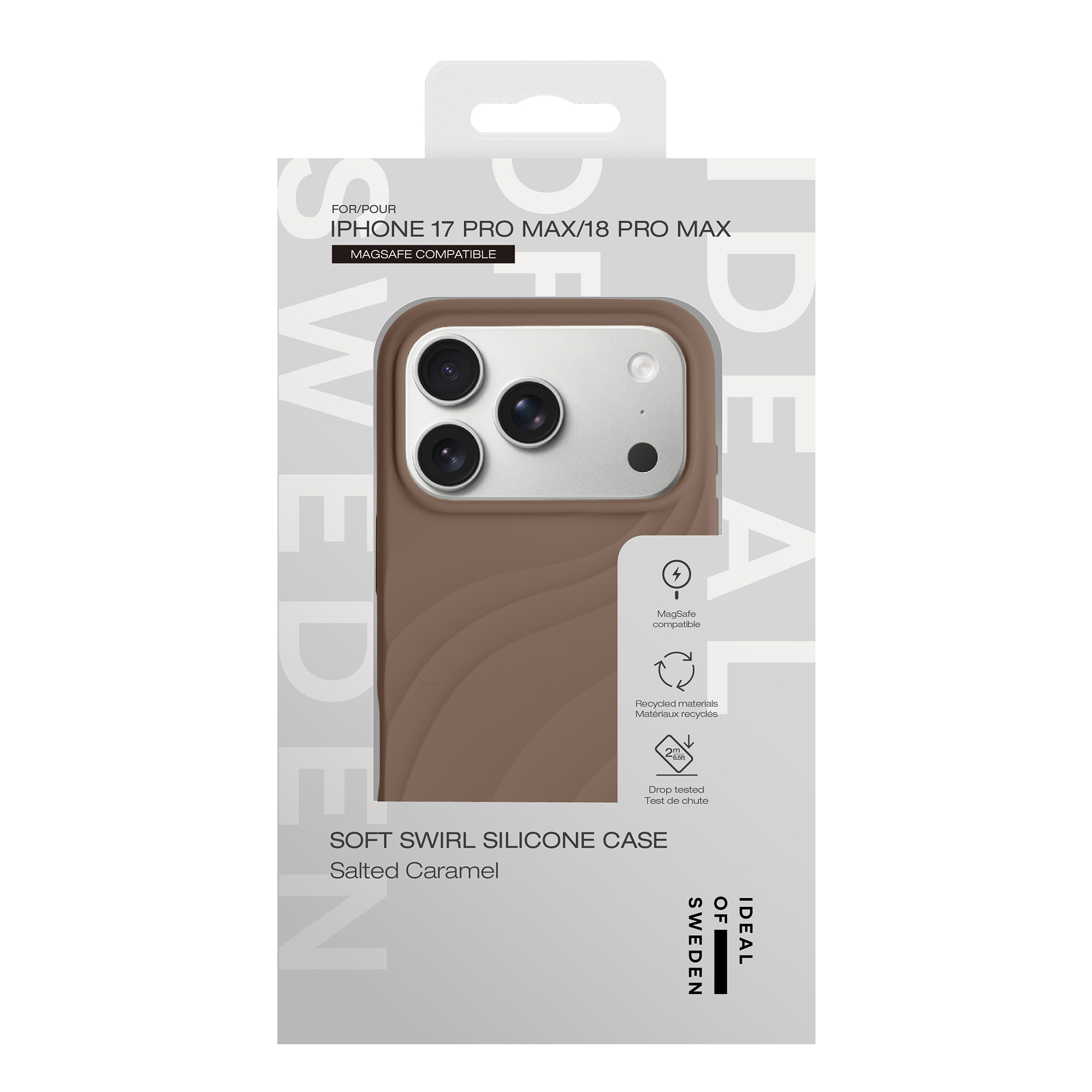 Een karamelkleurige siliconen telefoonhoes in de verpakking voor iPhone 17 en 18 Pro Max.