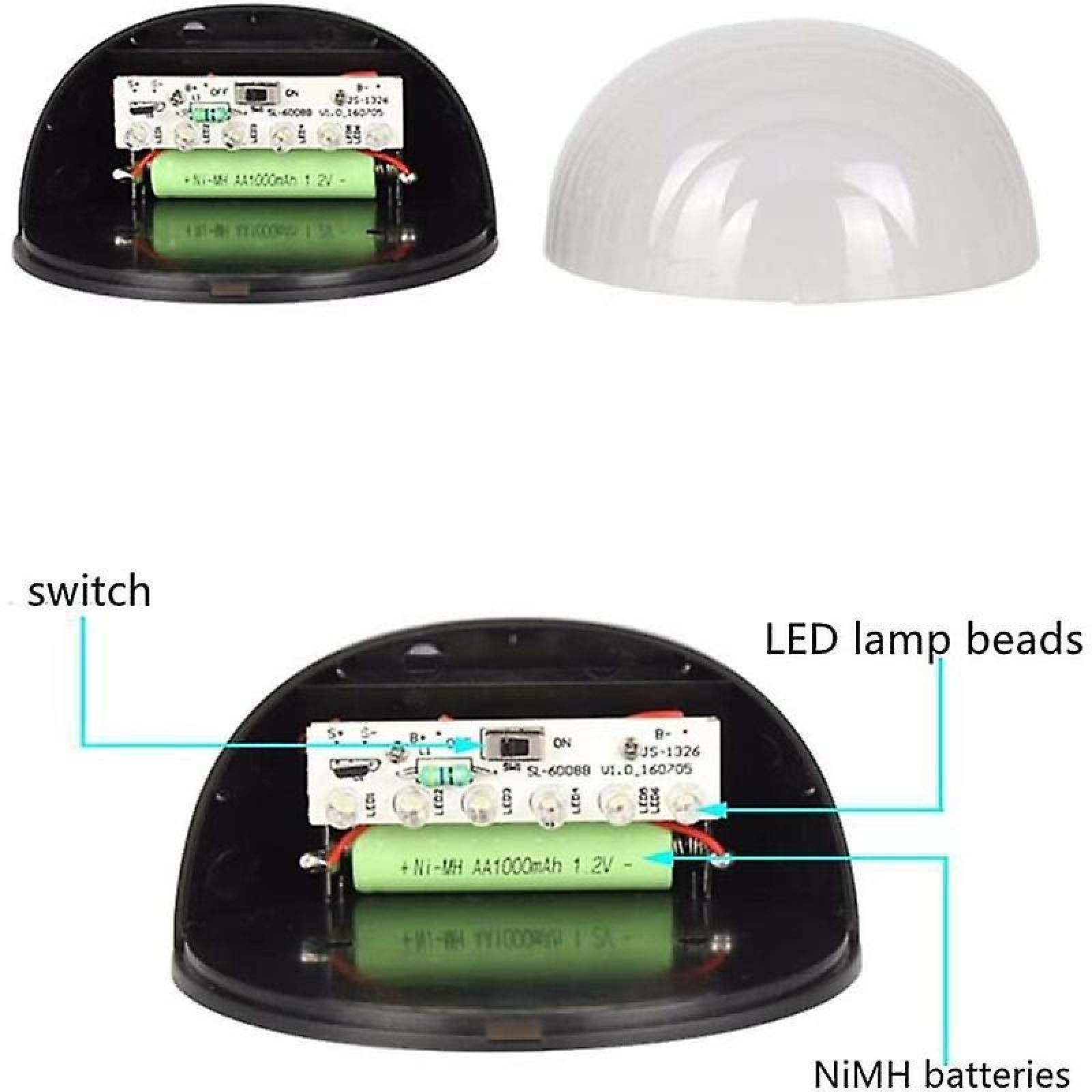 LED-Lampe mit offenem Gehäuse, zeigt Batterien, Schalter und LEDs.