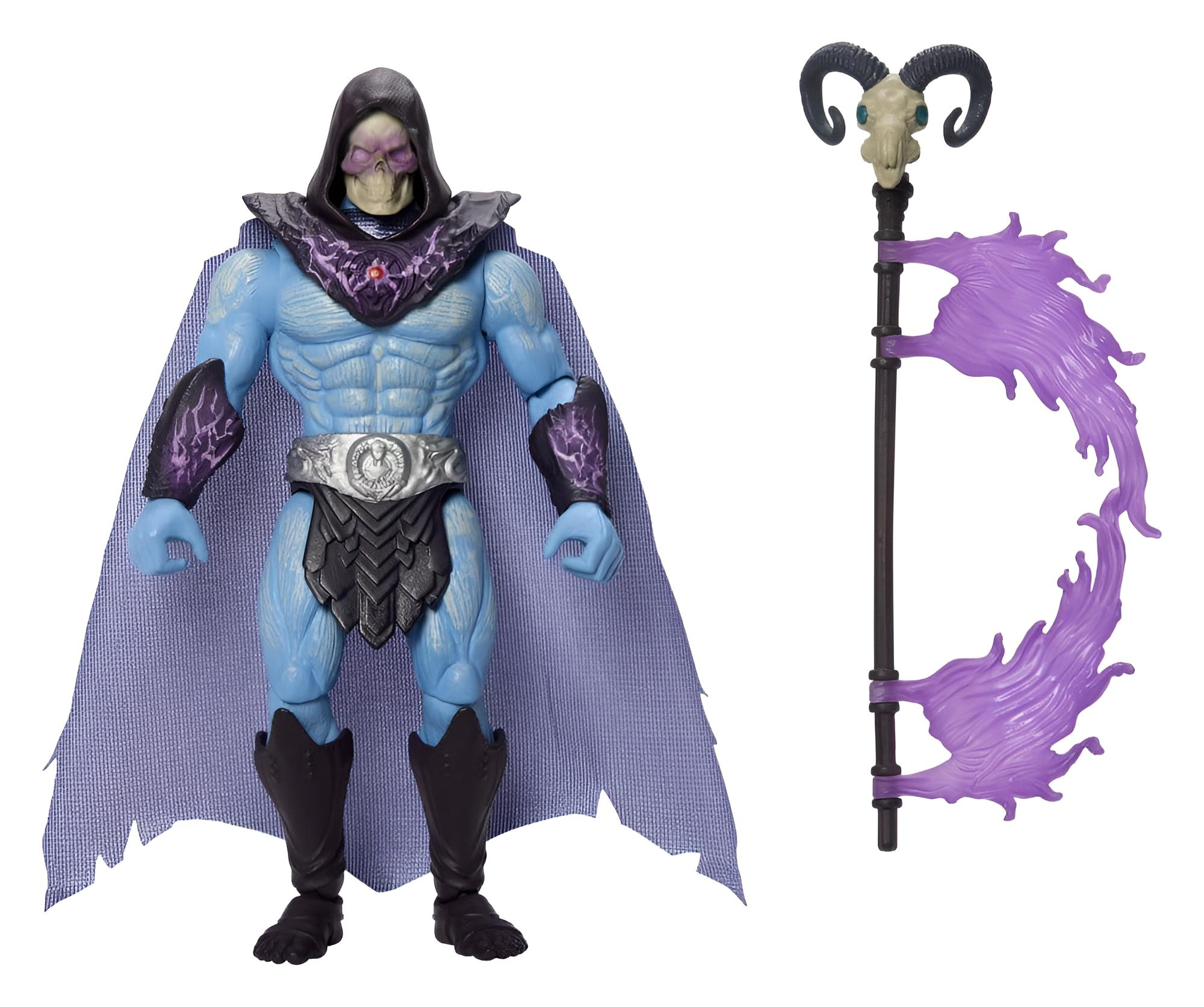 Figura de acción de Skeletor azul con capucha, capa y bastón con cabeza de carnero y efectos morados.