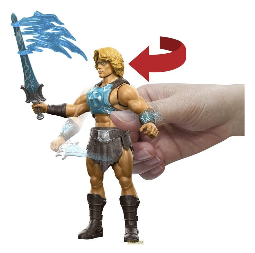 Una mano gira la figura de acción de un guerrero rubio con espada azul.