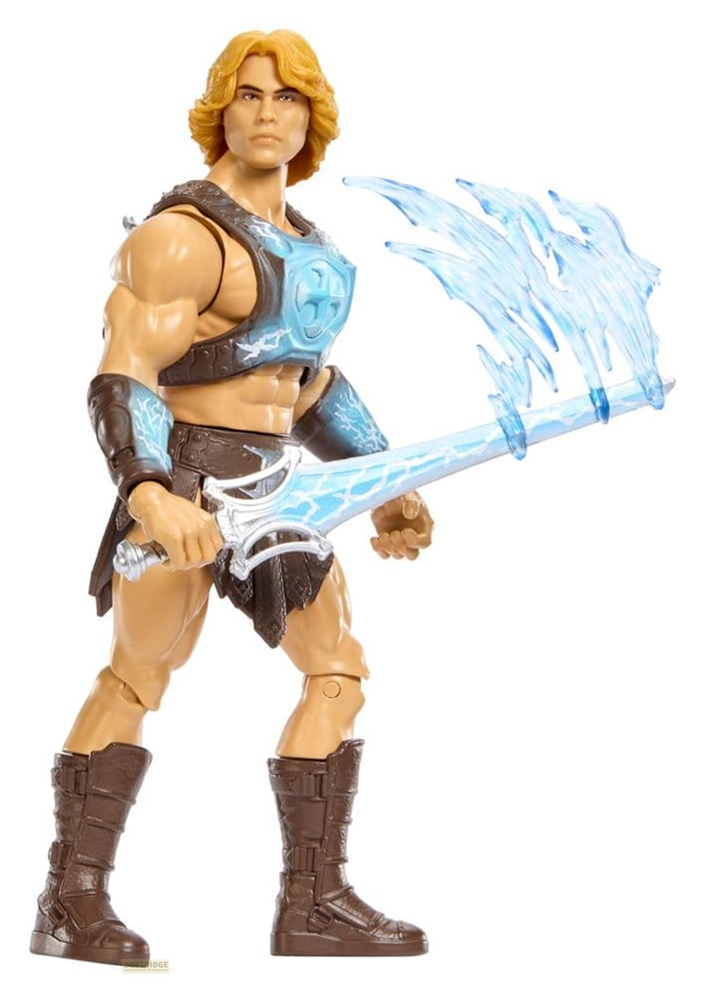 Figura de acción musculosa con cabello rubio, armadura marrón y una espada de energía azul brillante.