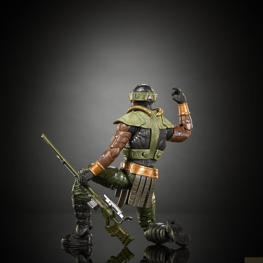 Una figura de acción de soldado táctico con armadura verde y negra, arrodillada y sosteniendo un rifle.