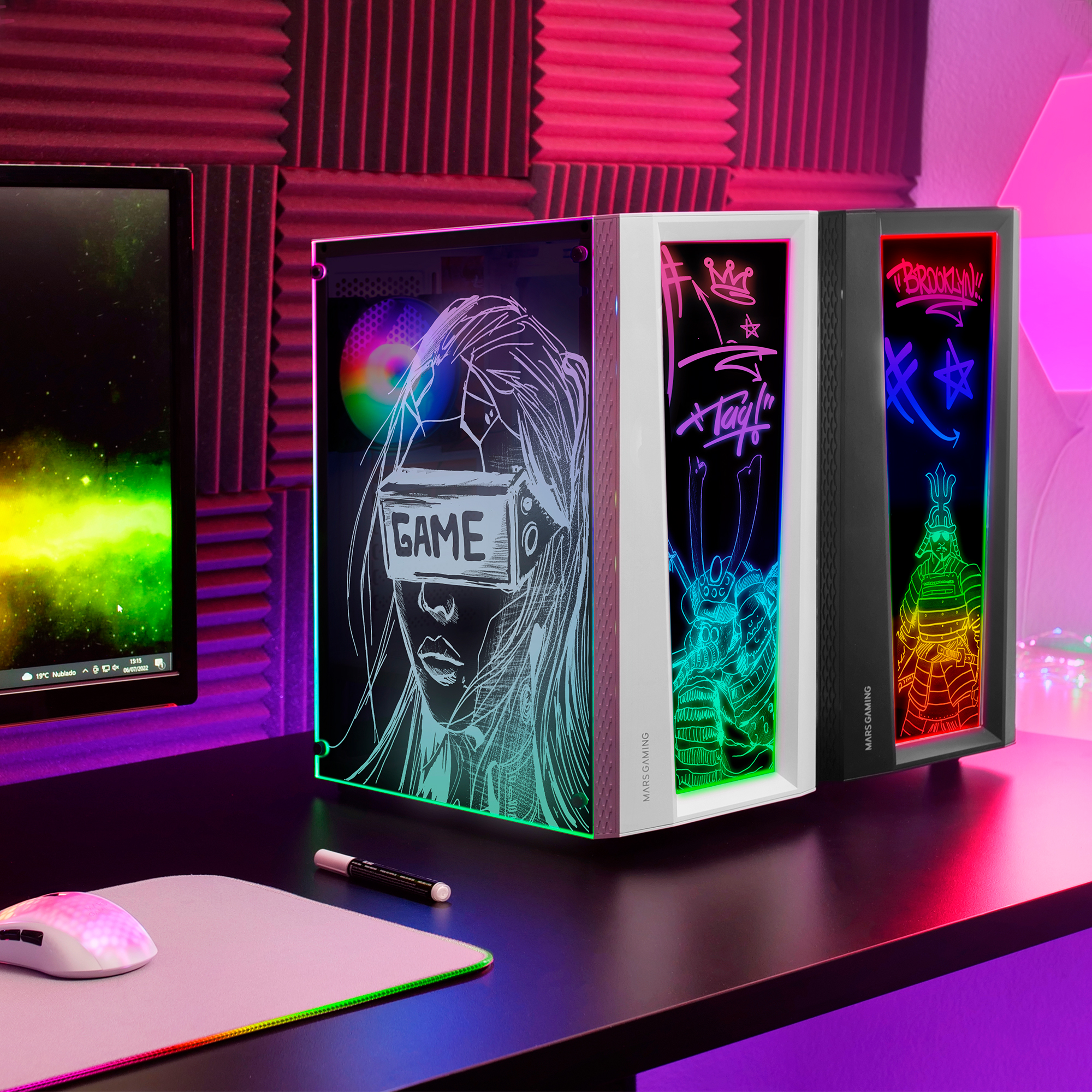 Cajas de PC para juegos con gráficos en vidrio brillante e iluminación roja de fondo.