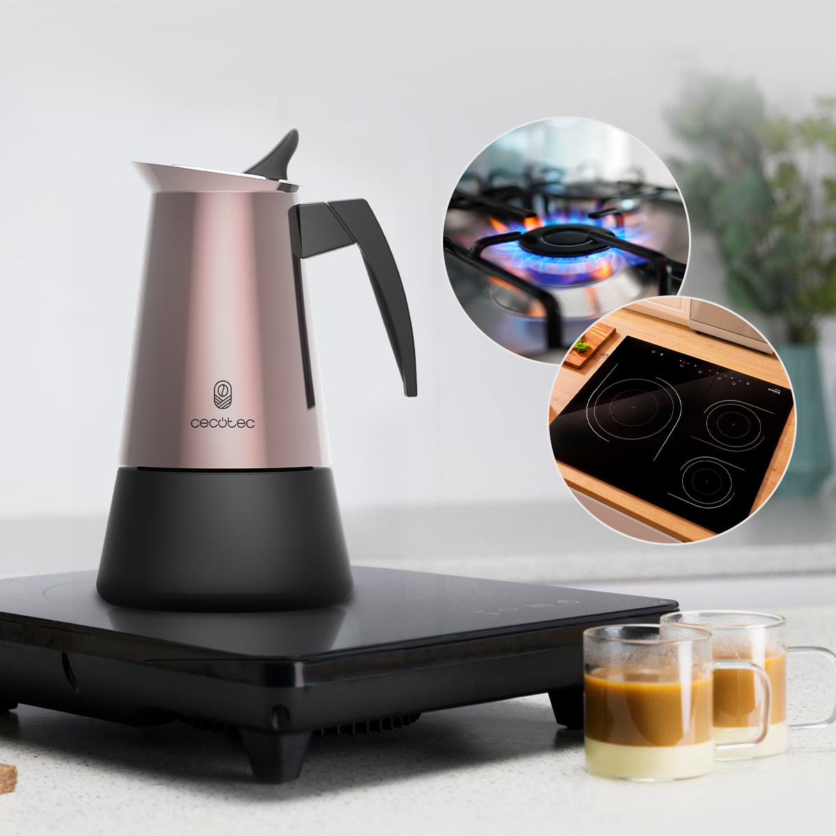 Una moka Cecotec rosa e nera su un piano cottura, con due tazze di caffè e immagini circolari di fornelli.