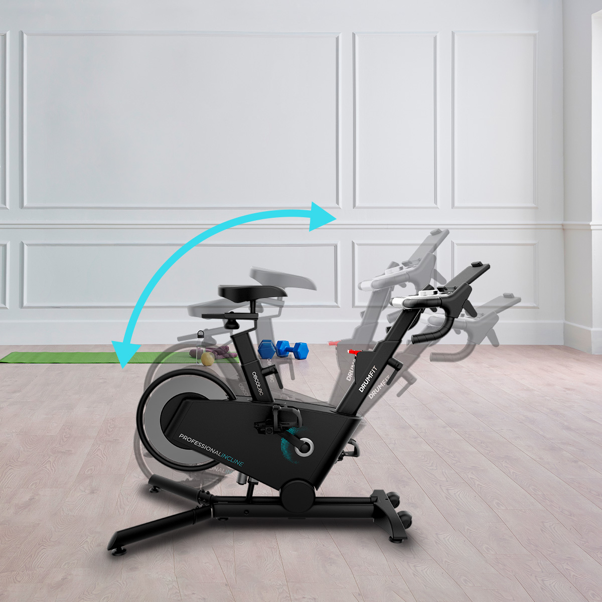 Una cyclette nera su pavimento in legno con una freccia blu che ne indica l'inclinazione.