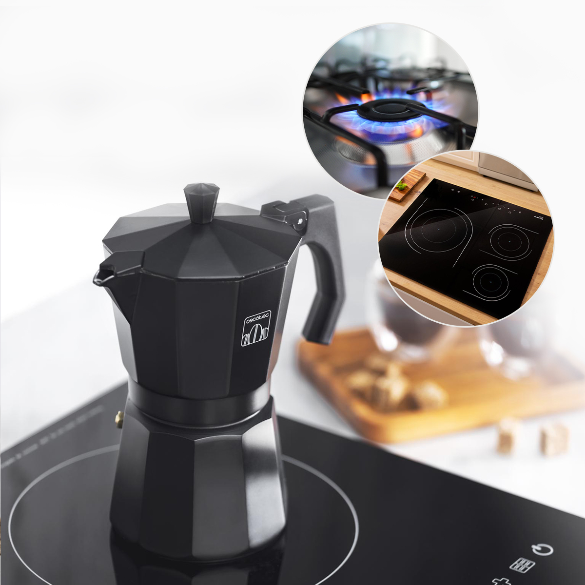 Cafetera italiana negra sobre una placa de inducción, con inserciones de gas y eléctrica.