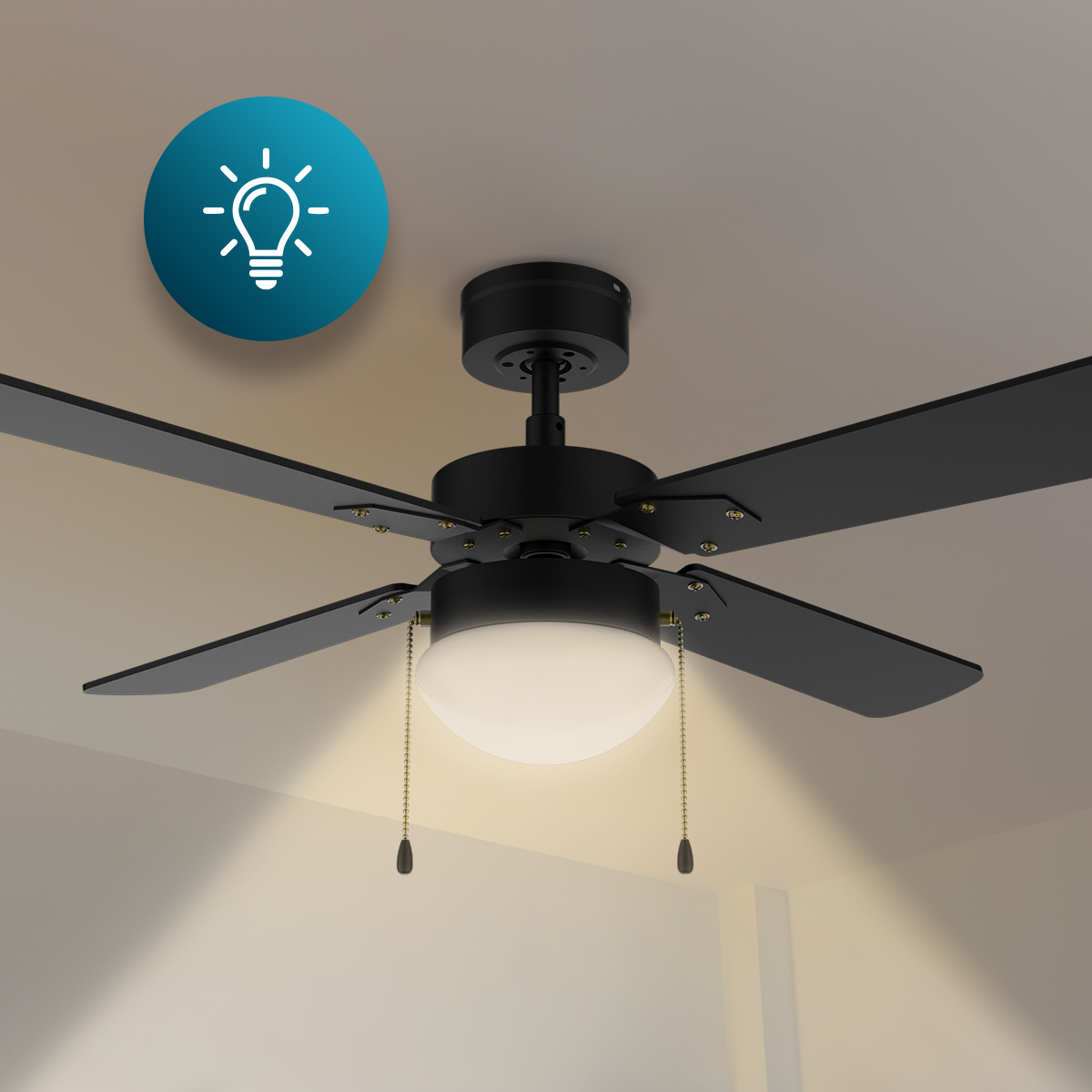 Un ventilatore da soffitto nero con quattro pale e una lampada a sfera illuminata al centro.