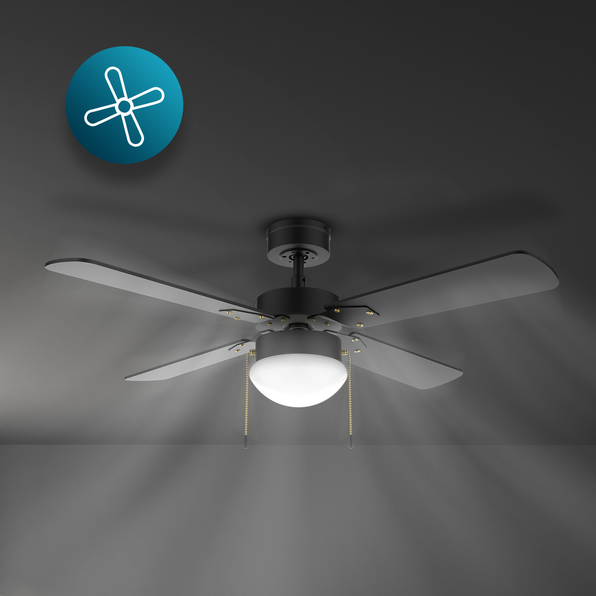 Un ventilatore da soffitto nero con quattro pale e una luce di vetro rotonda illuminata al centro pende dal soffitto grigio.