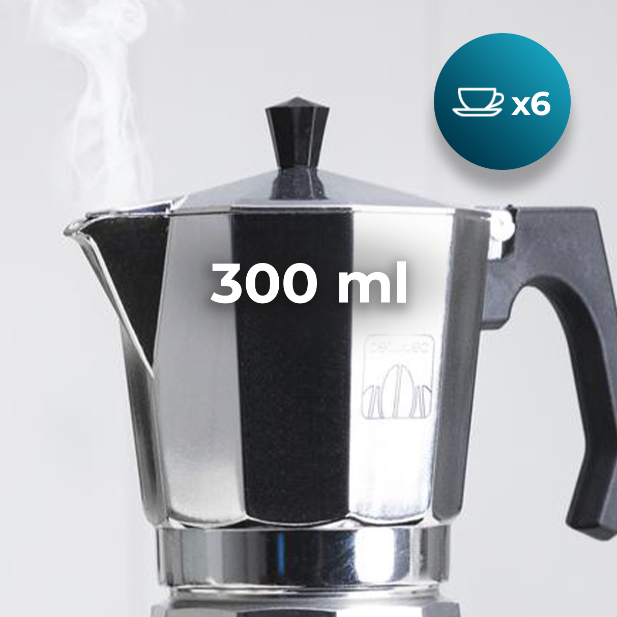 Eine silberne Moka-Kanne mit aufsteigendem Dampf, der Aufschrift 300 ml und einem blauen Kreis für 6 Tassen.