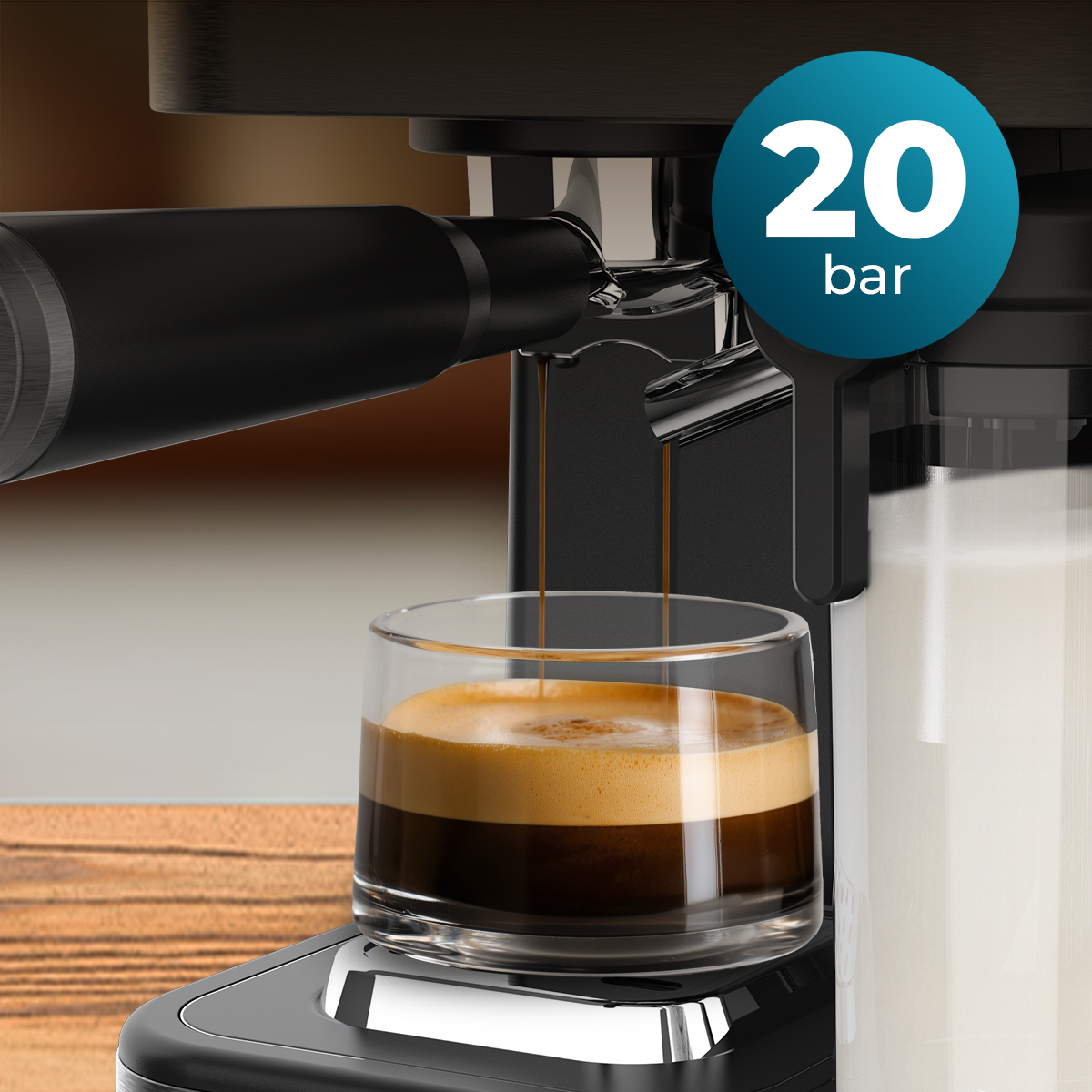 Una cafetera vierte café en una taza de vidrio. Una etiqueta azul muestra '20 bar'.