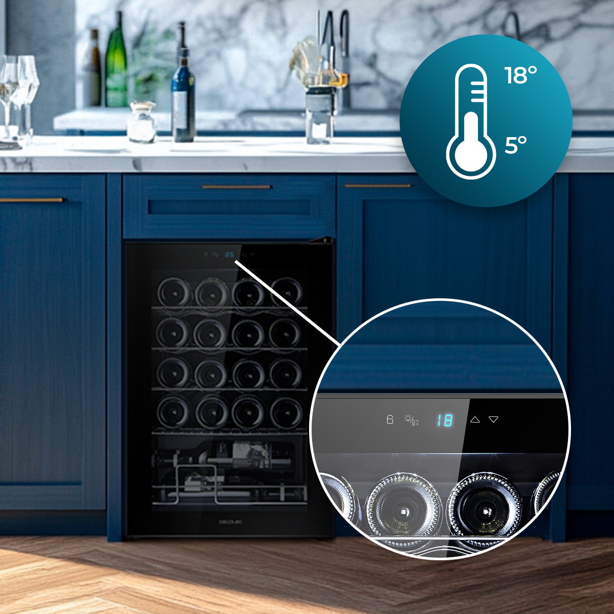 Cantinetta vini sotto mobili da cucina blu con visuale ingrandita di display e termometro.