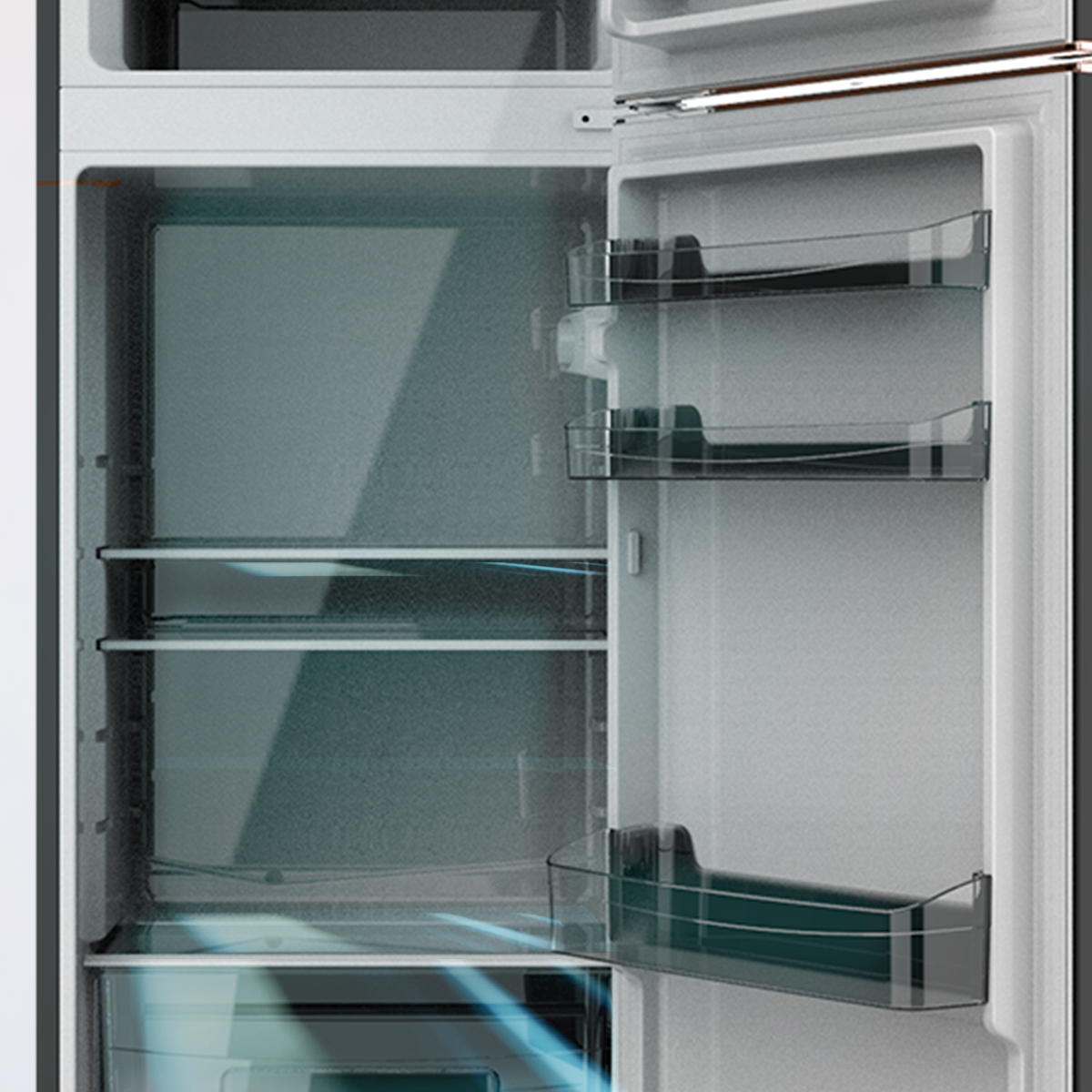 Un refrigerador blanco, abierto y vacío, con estantes transparentes en la puerta y estantes de vidrio adentro.