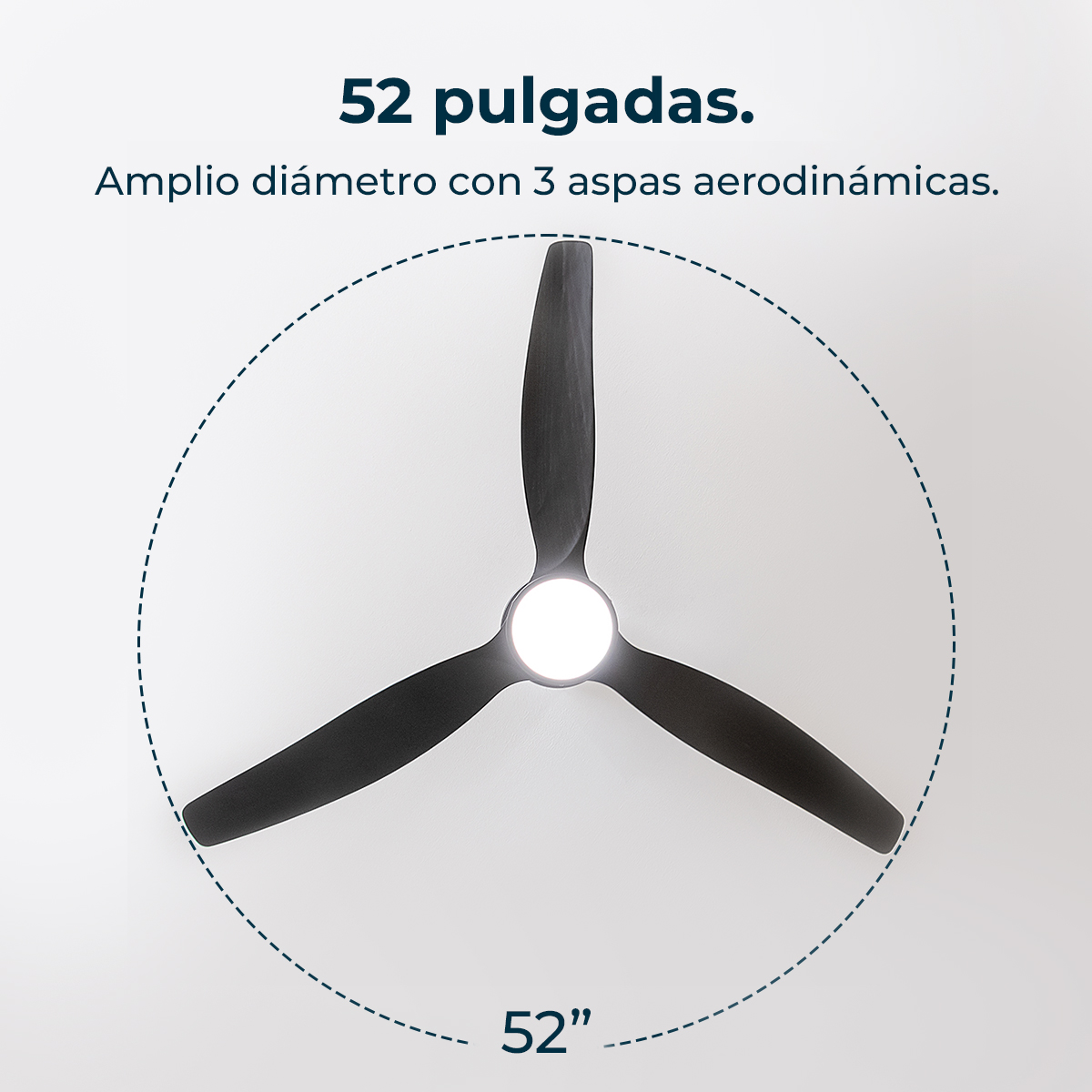 Un ventilatore da soffitto con 3 pale nere e luce centrale, diametro di 52 pollici.