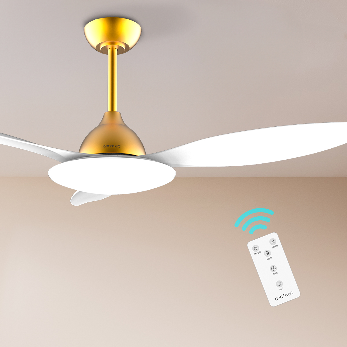 Ventilatore da soffitto dorato con tre pale bianche, luce LED integrata e telecomando bianco.