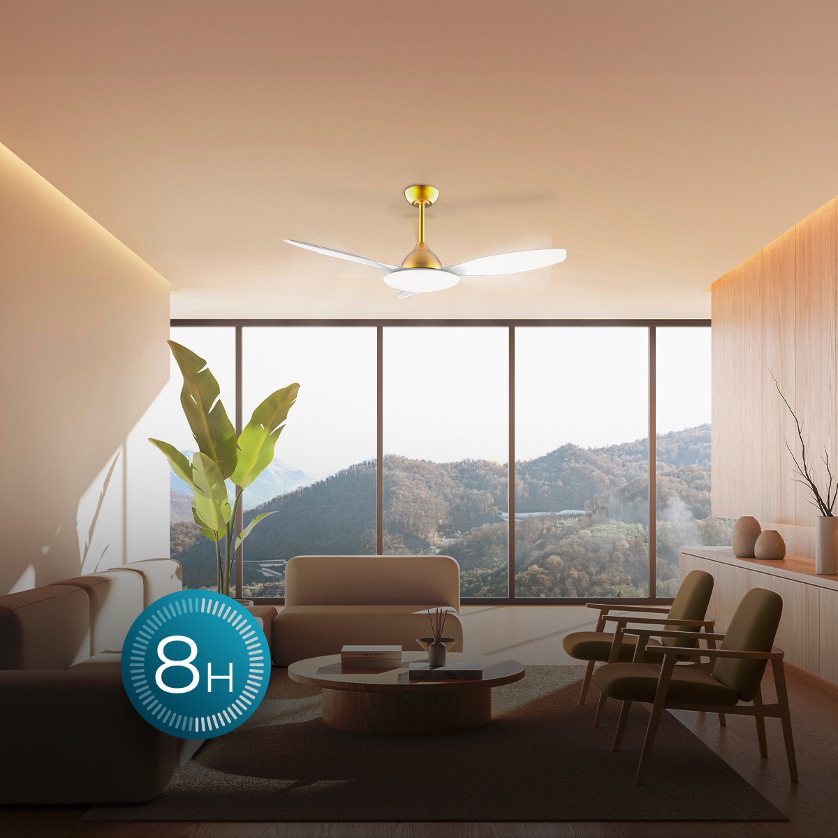 Soggiorno con ventilatore a soffitto, divani, tavolino e vista sulle montagne.
