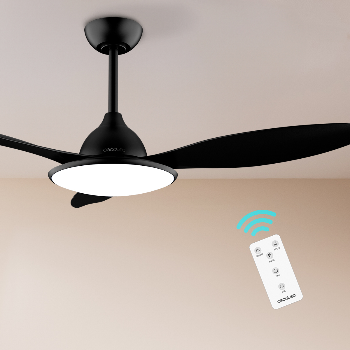 Un ventilatore da soffitto nero con illuminazione e un telecomando che emette onde.