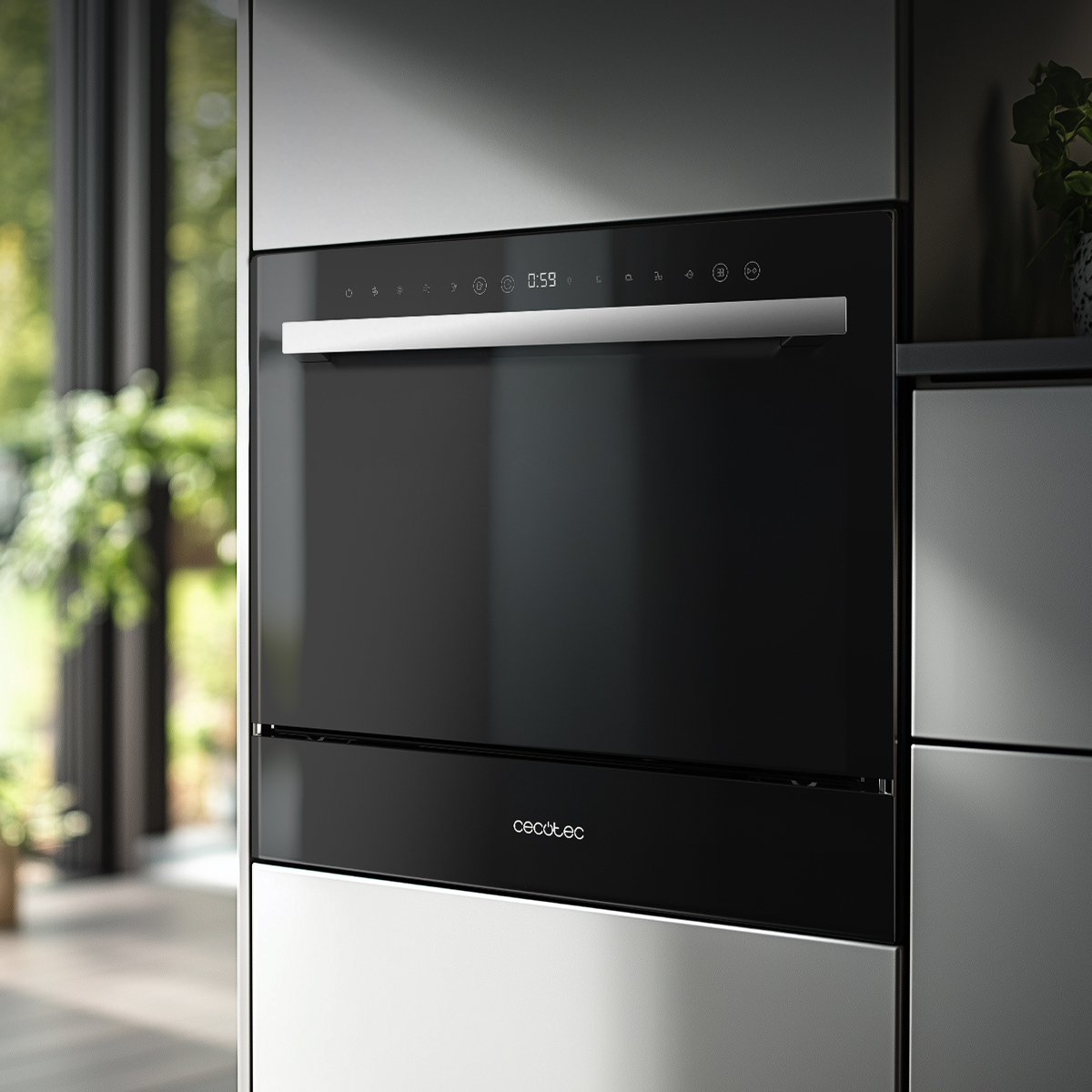 Un horno empotrado negro y plateado con pantalla digital y el logotipo de Cecotec en una cocina moderna.