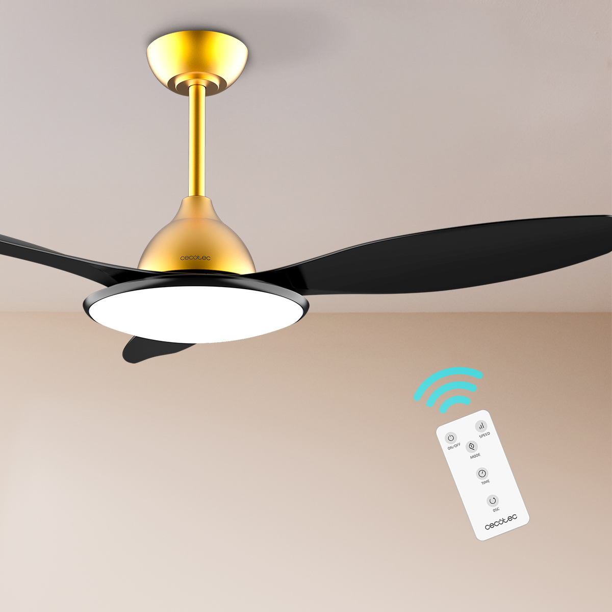 Un ventilatore da soffitto dorato con pale nere e luce integrata, controllato tramite telecomando.