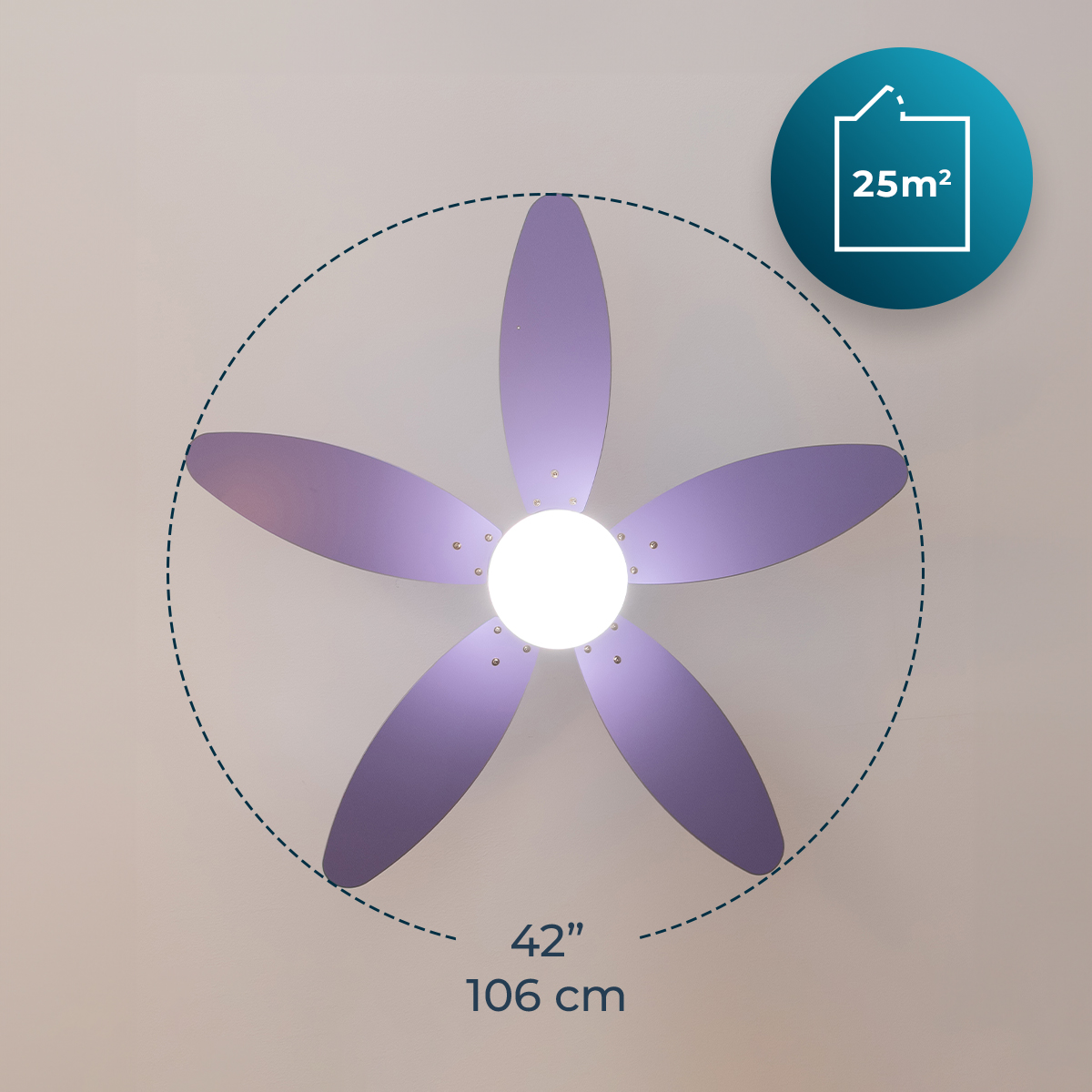 Un ventilatore da soffitto viola con cinque pale e luce centrale, mostrato con diagrammi di dimensioni.