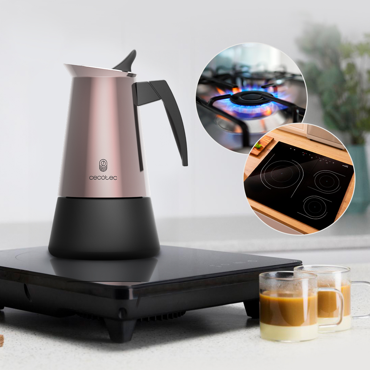 Una caffettiera Moka Cecotec rosa e nera su un piano cottura a induzione con due tazze di caffè.