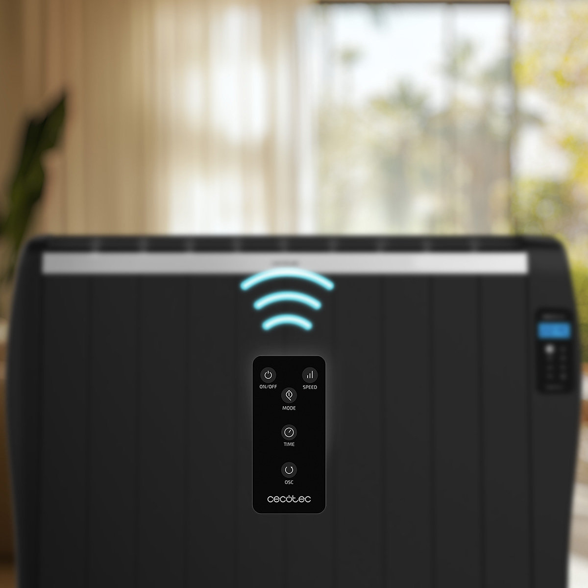 Stufa nera Cecotec con pannello di controllo e icona Wi-Fi in una stanza sfocata.