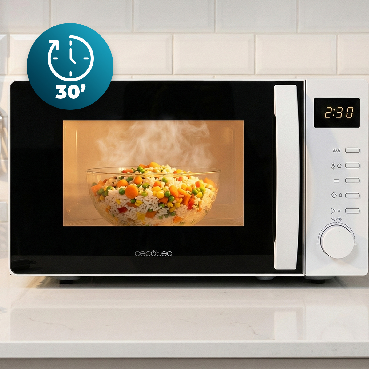 Un microondas blanco en la encimera calienta un bol de cristal con arroz y verduras humeantes, con icono de 30 minutos.