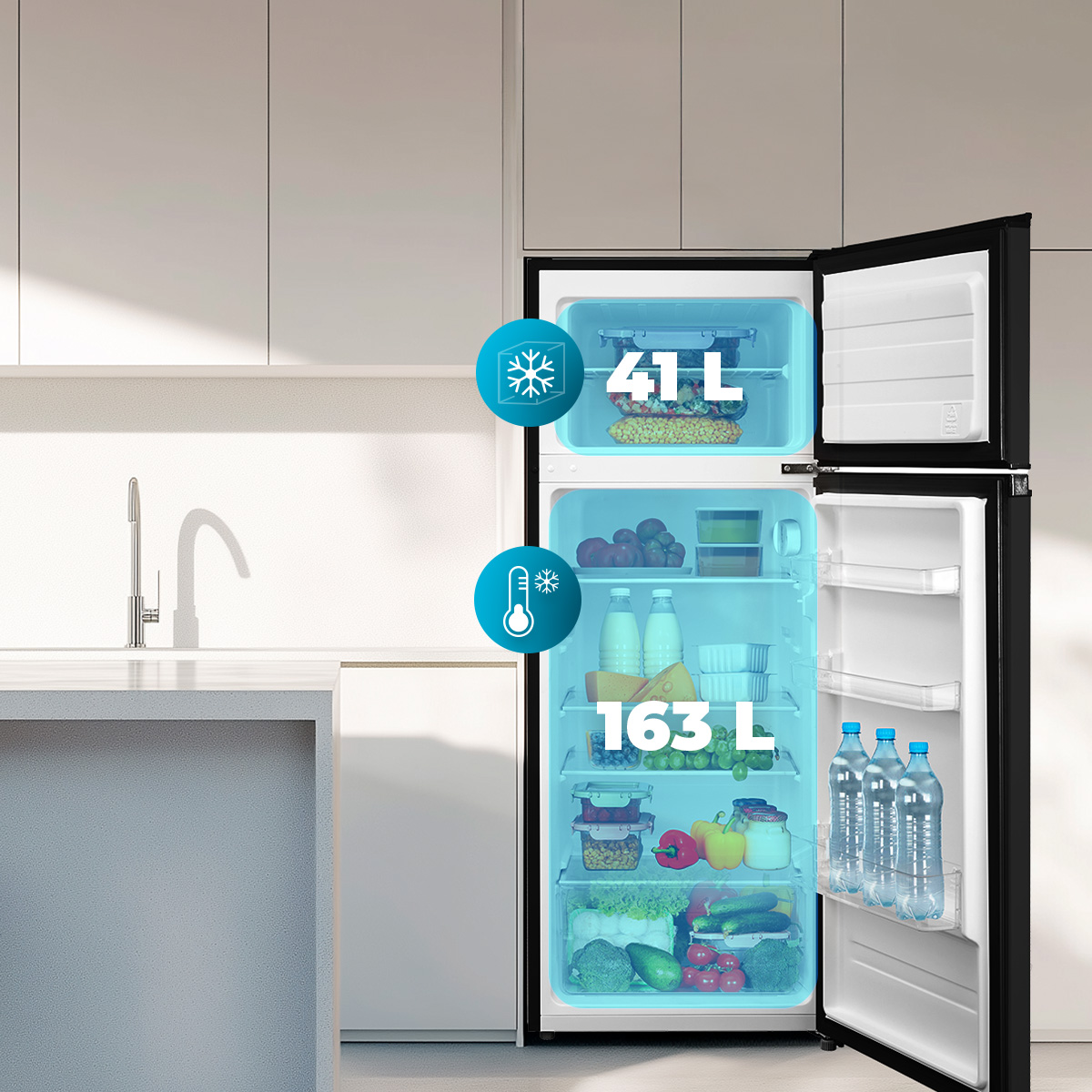 Frigorífico blanco y negro abierto en cocina moderna, con congelador de 41L y nevera de 163L.