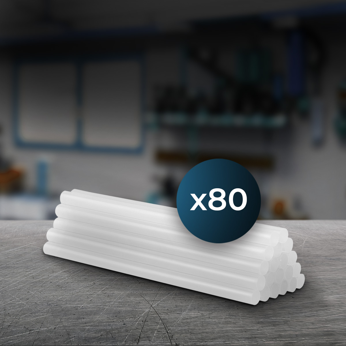 Un paquete de barras de pegamento caliente blanco en una superficie gris con un icono x80.