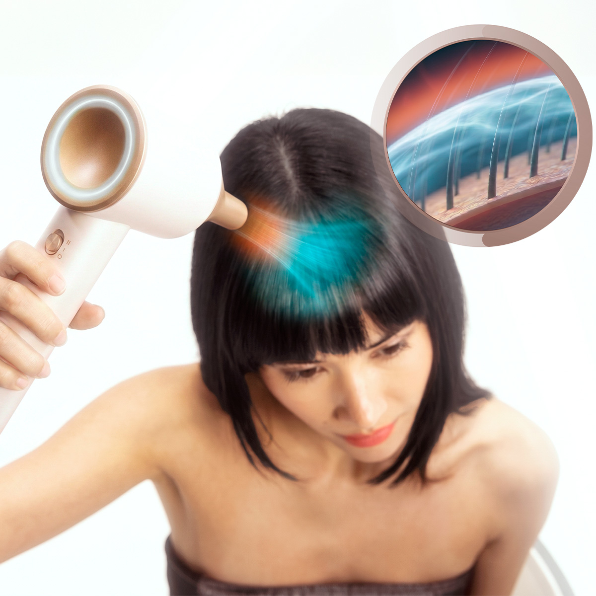 Una mano sostiene un dispositivo capilar que brilla sobre el cabello oscuro de una mujer, con un círculo ampliado.