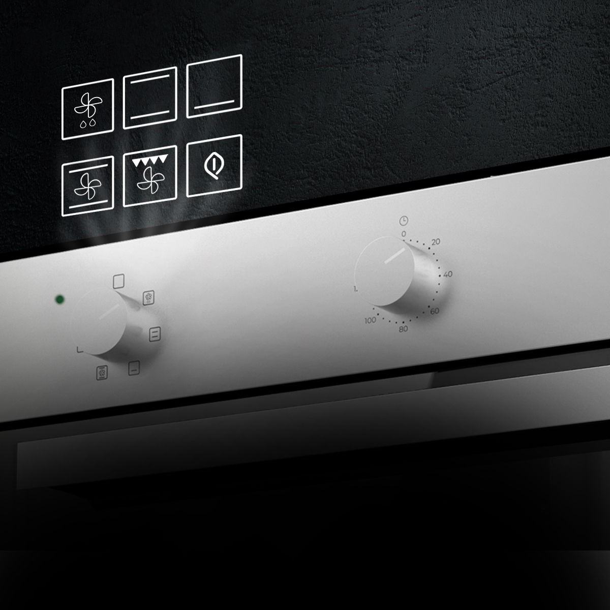 Primer plano de un panel de control de horno plateado con dos mandos giratorios y seis iconos de funciones iluminados.