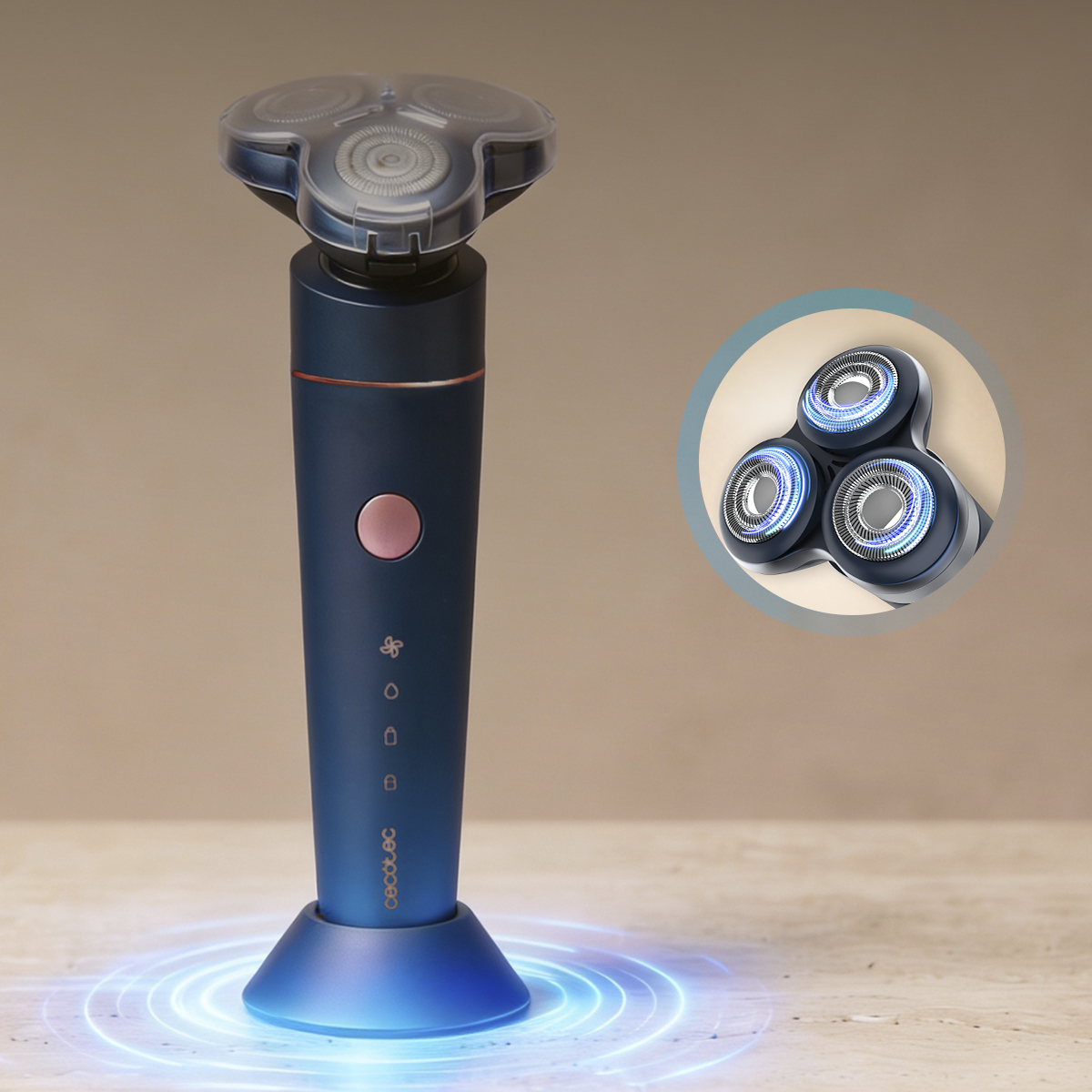 Afeitadora eléctrica azul oscuro con tres cabezales sobre una base de carga con luz azul.