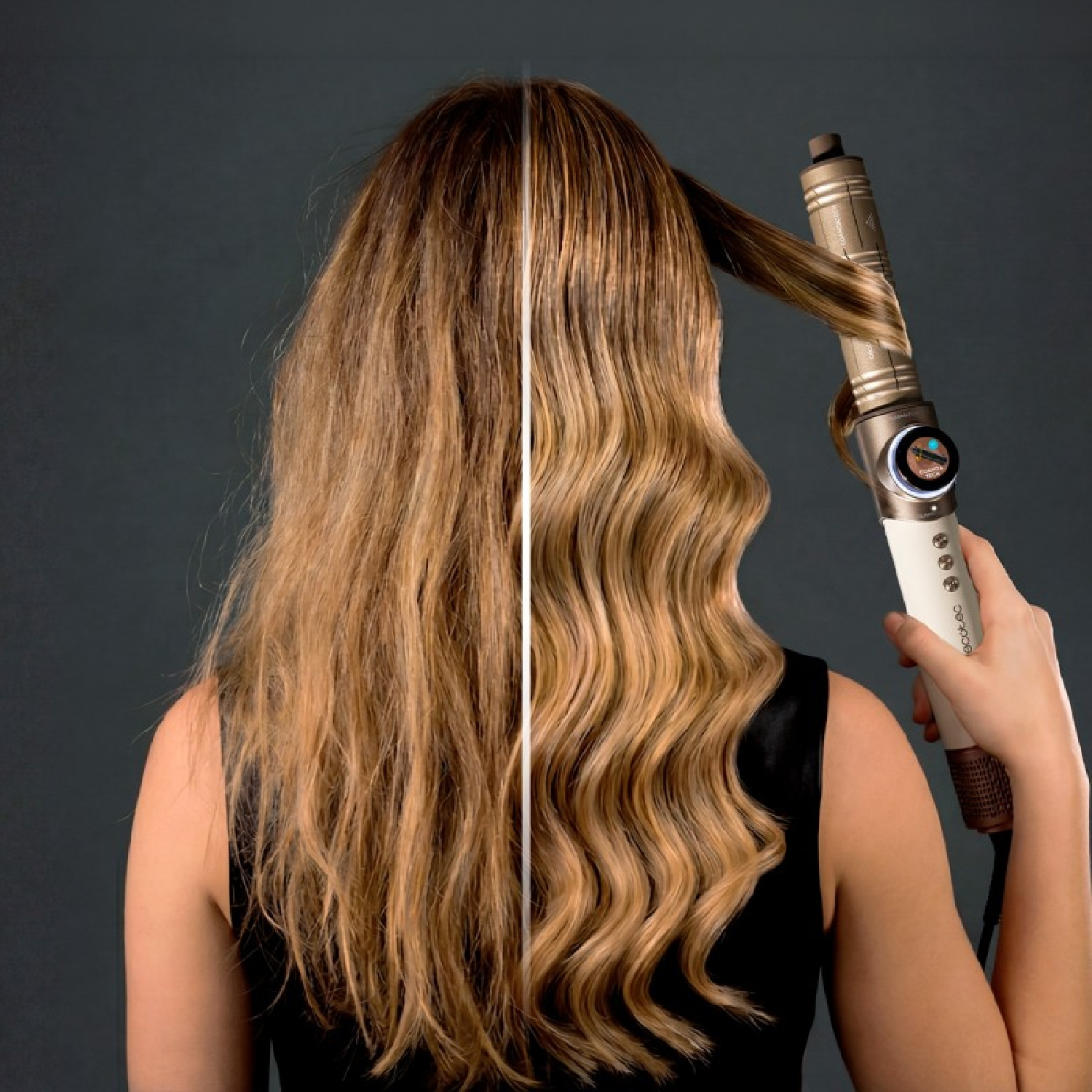 El cabello de una mujer antes y después de rizar, liso a la izquierda y ondulado a la derecha.