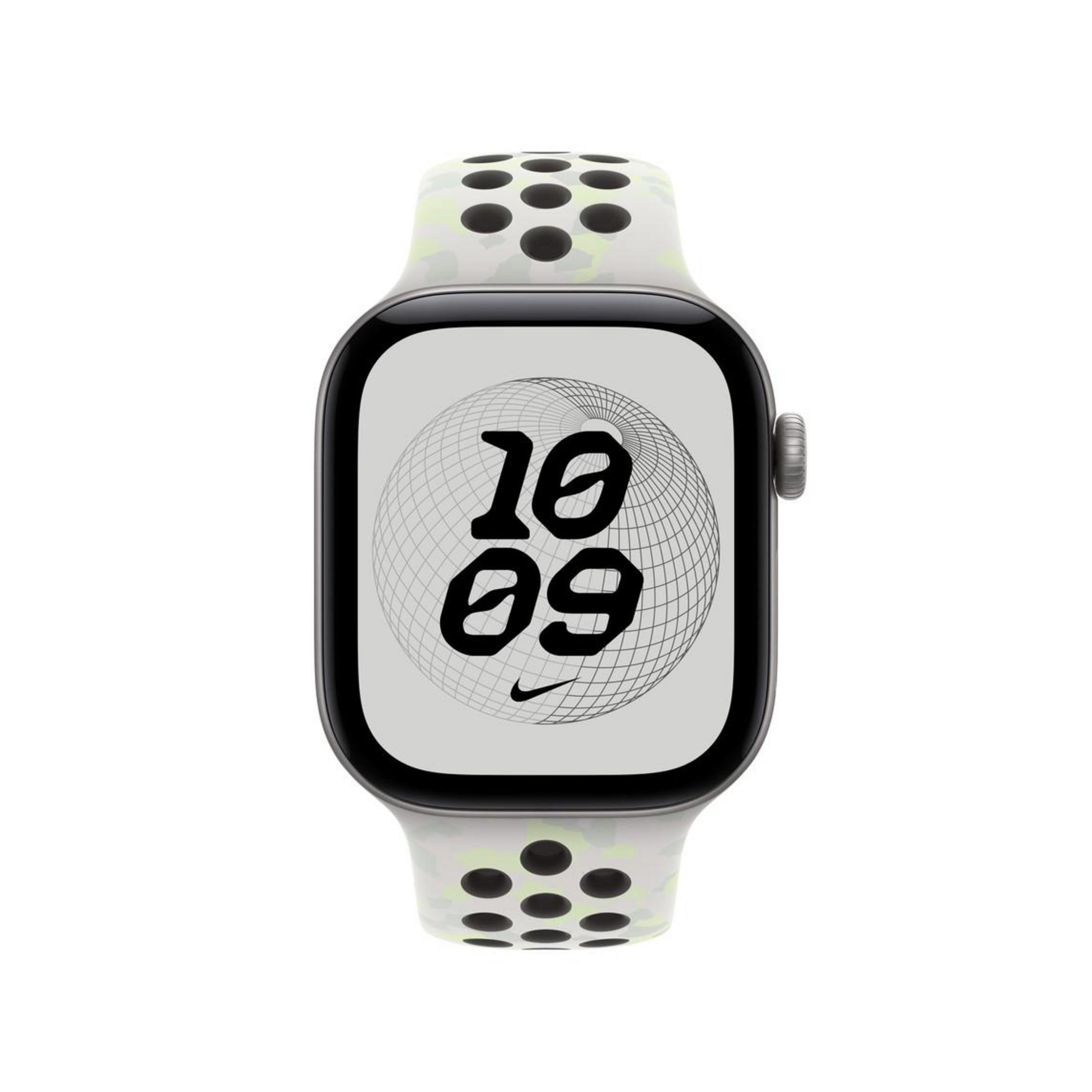 Apple Watch con cinturino Nike e quadrante digitale su sfondo chiaro.